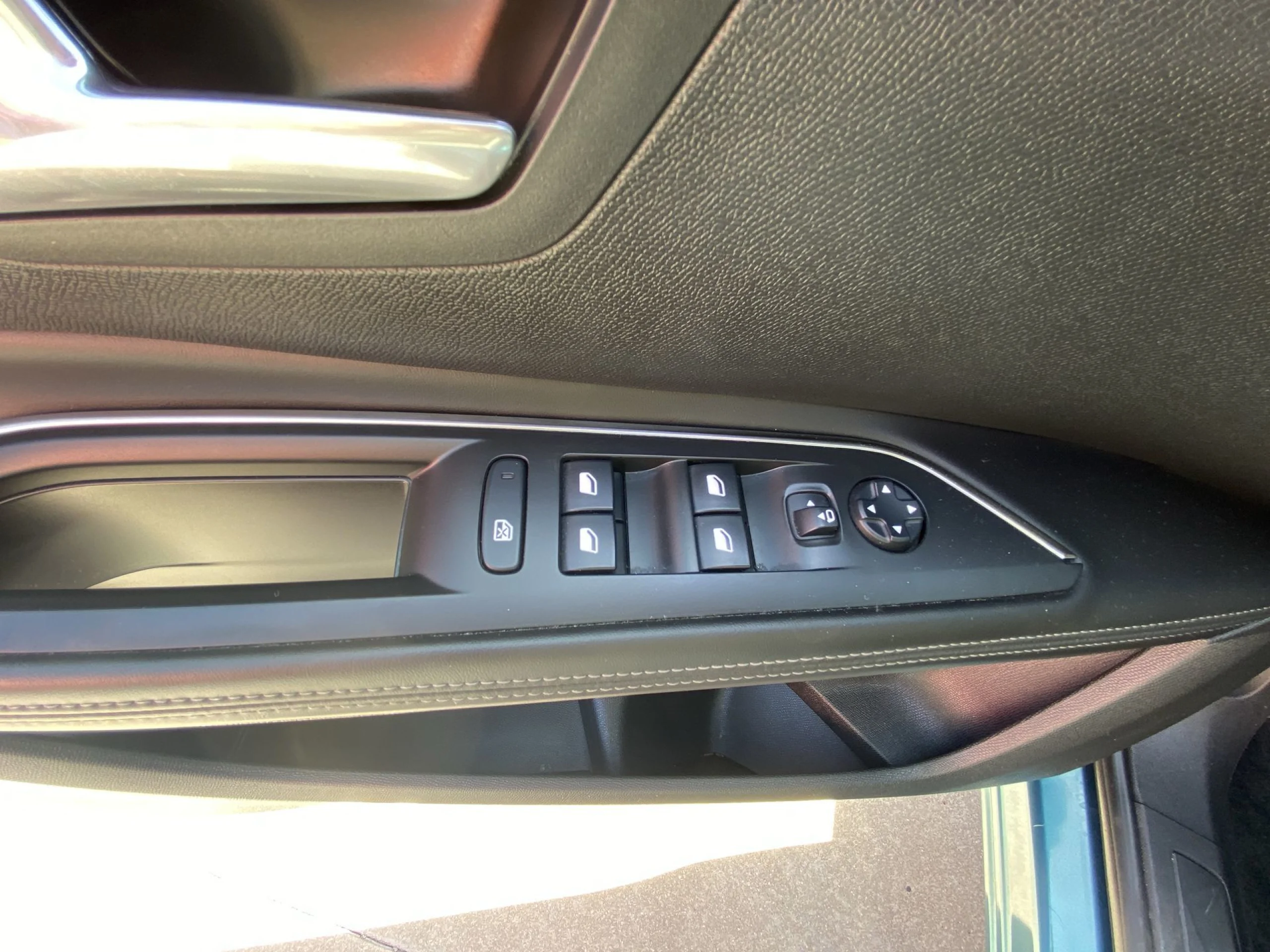 Peugeot 5008 SUV BlueHDi 120 SANDS Allure 88 kW (120 CV) - Foto 9