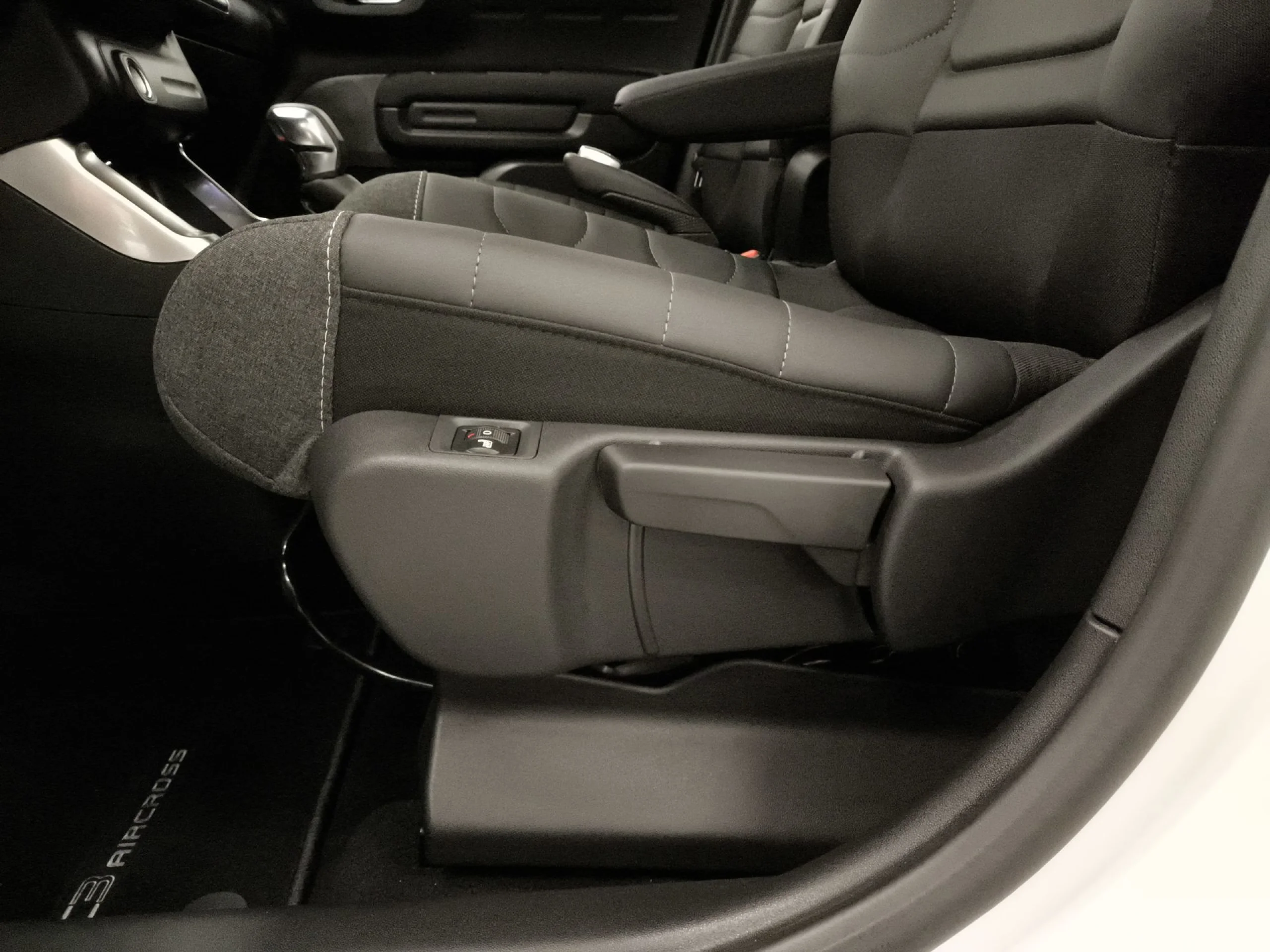 Citroen C3 Aircross PureTech 130 SANDS Max EAT6 96 kW (131 CV) - Foto 9