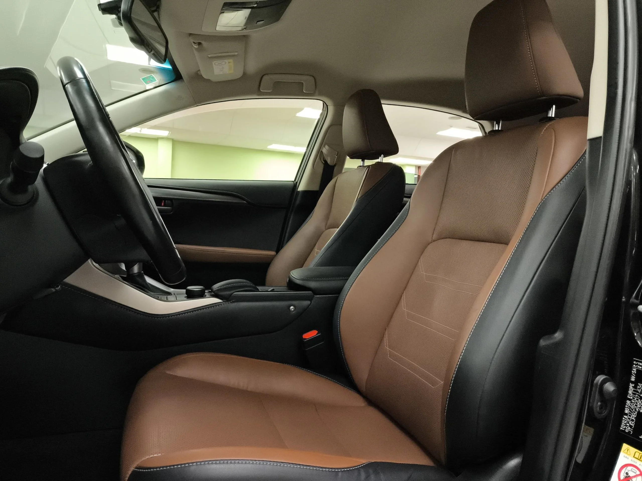 Lexus NX 300h Executive 4WD 145 kW (197 CV) - Foto 8