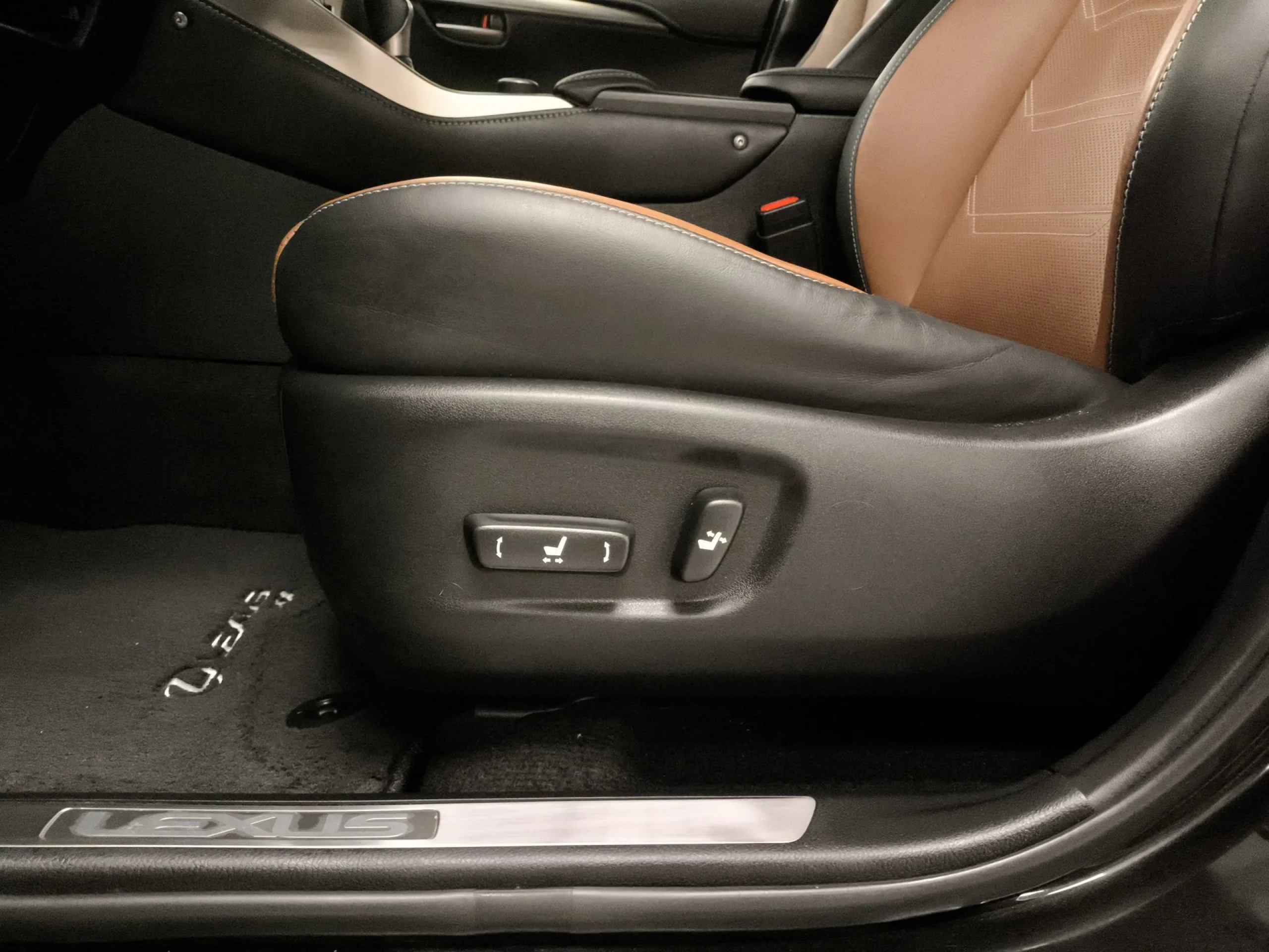 Lexus NX 300h Executive 4WD 145 kW (197 CV) - Foto 9