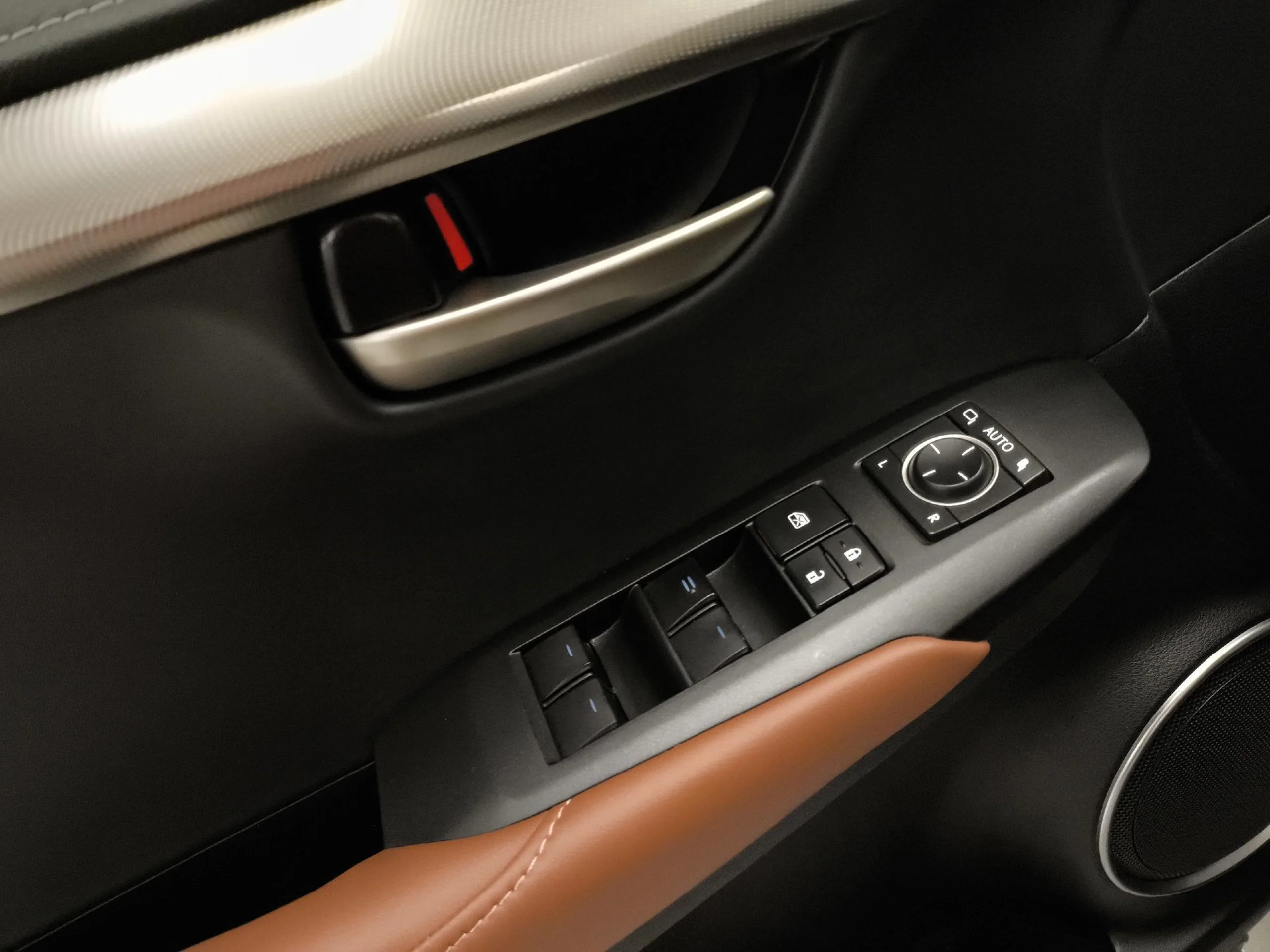 Lexus NX 300h Executive 4WD 145 kW (197 CV) - Foto 10