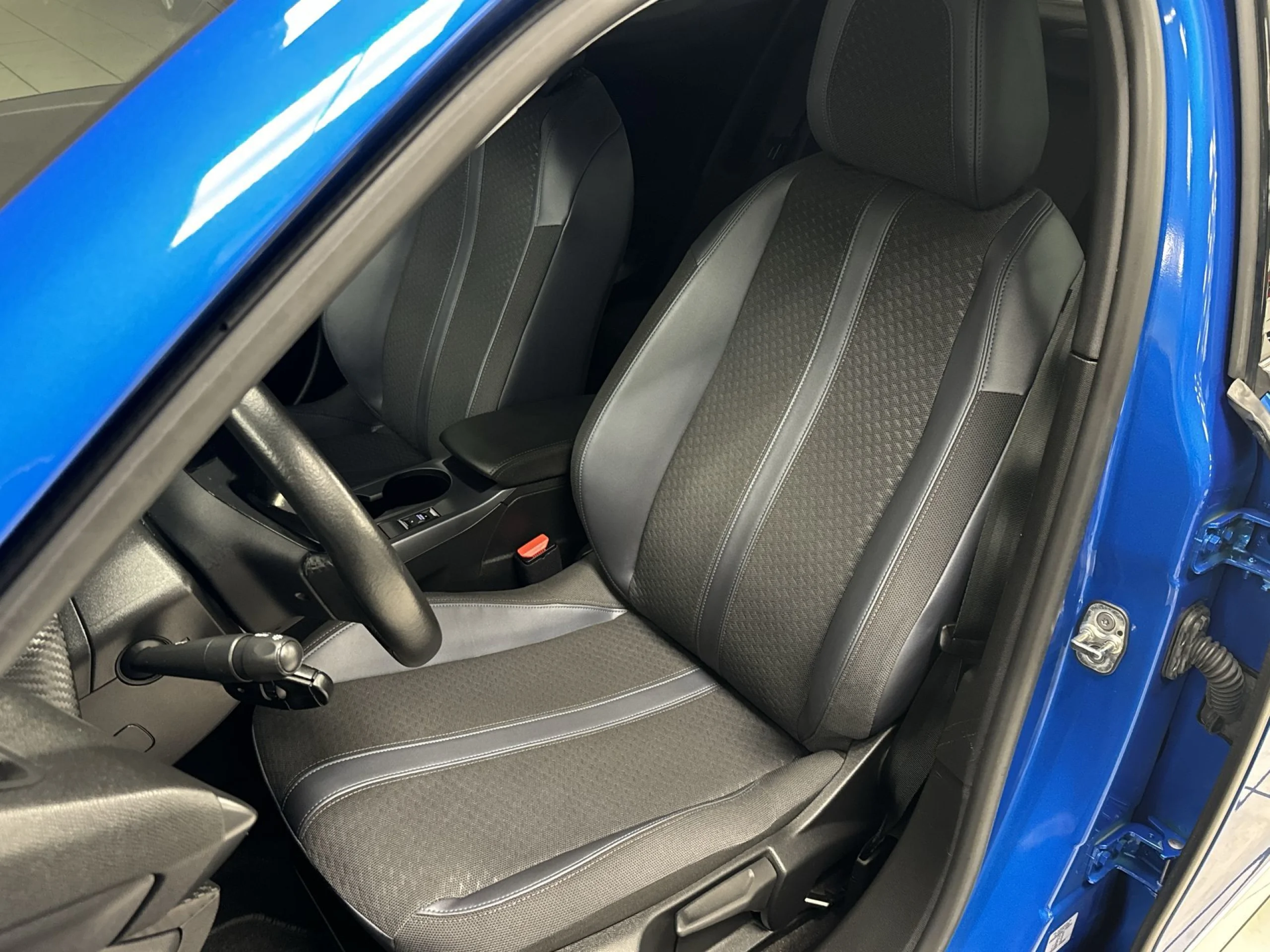 Peugeot 2008 SUV PureTech 100 SANDS Allure 75 kW (100 CV) - Foto 8