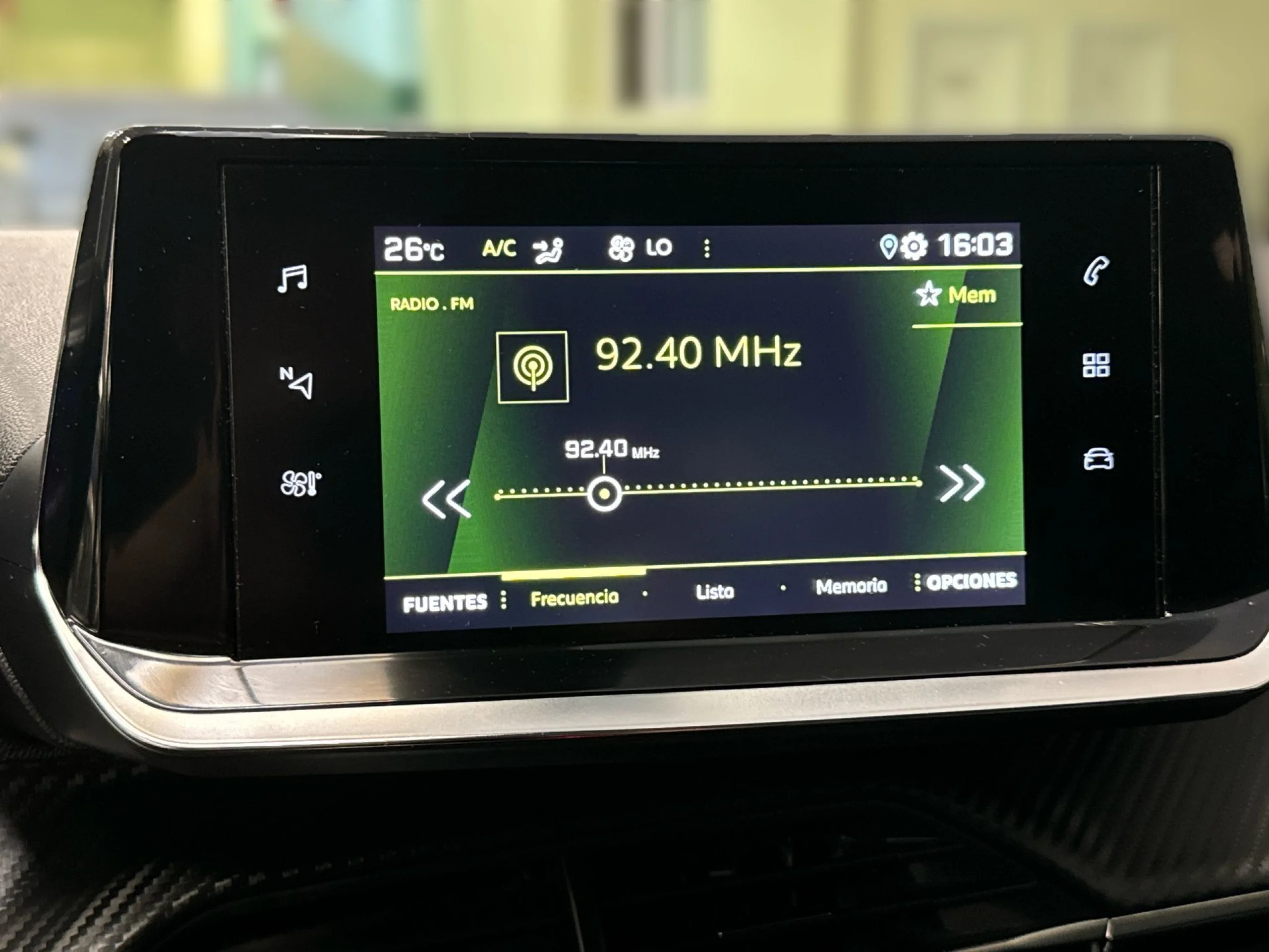 Peugeot 2008 SUV PureTech 100 SANDS Allure 75 kW (100 CV) - Foto 13