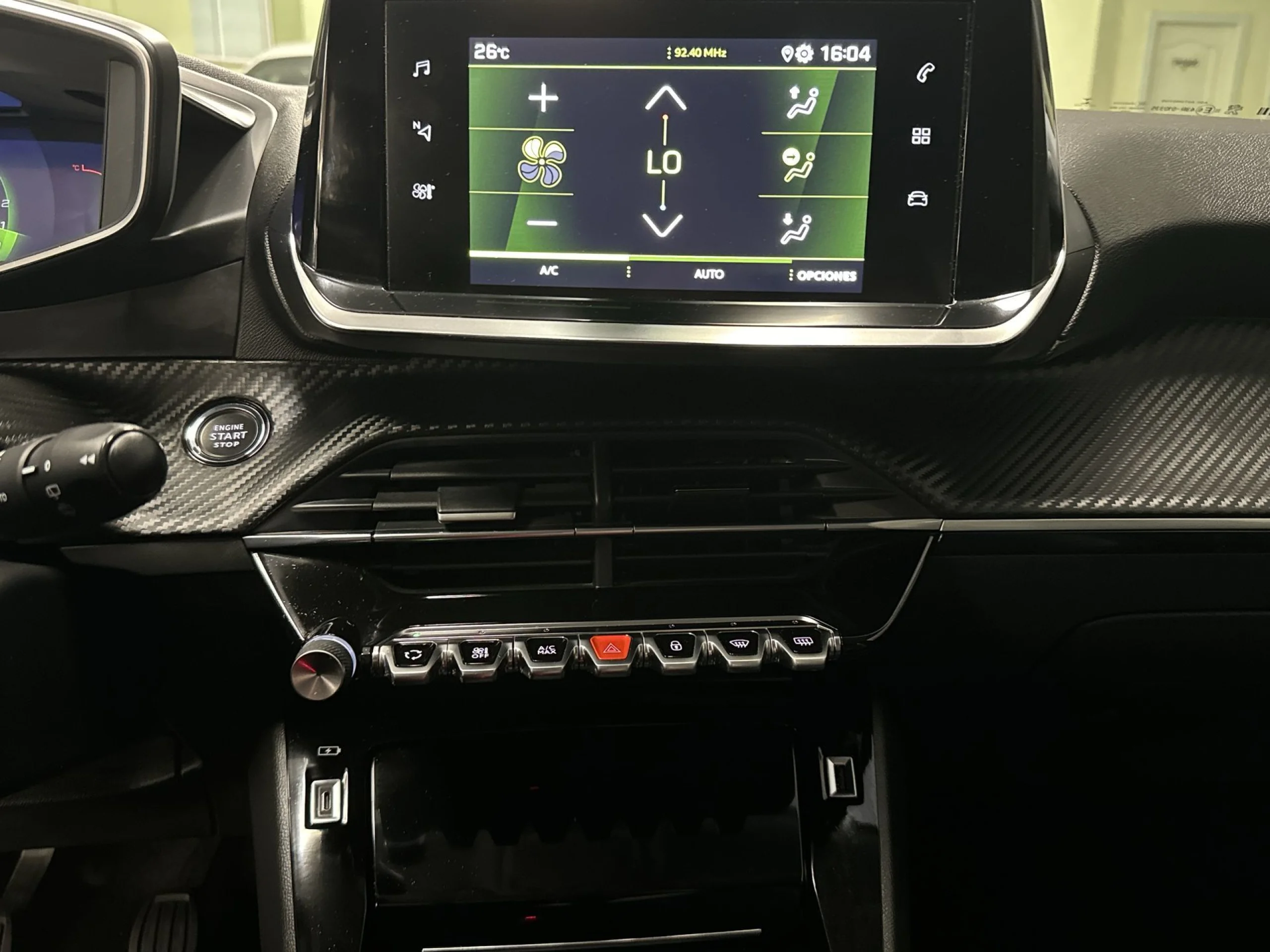Peugeot 2008 SUV PureTech 100 SANDS Allure 75 kW (100 CV) - Foto 17