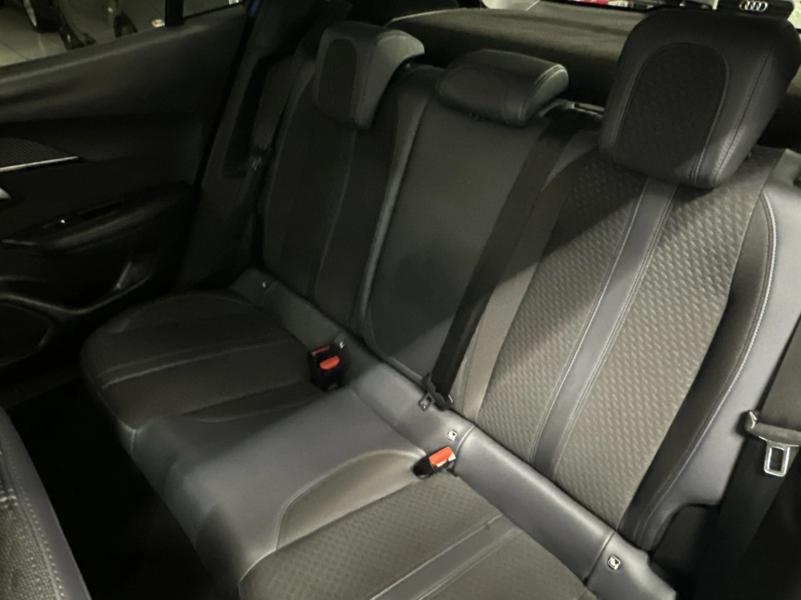Peugeot 2008 SUV PureTech 100 SANDS Allure 75 kW (100 CV) - Foto 18