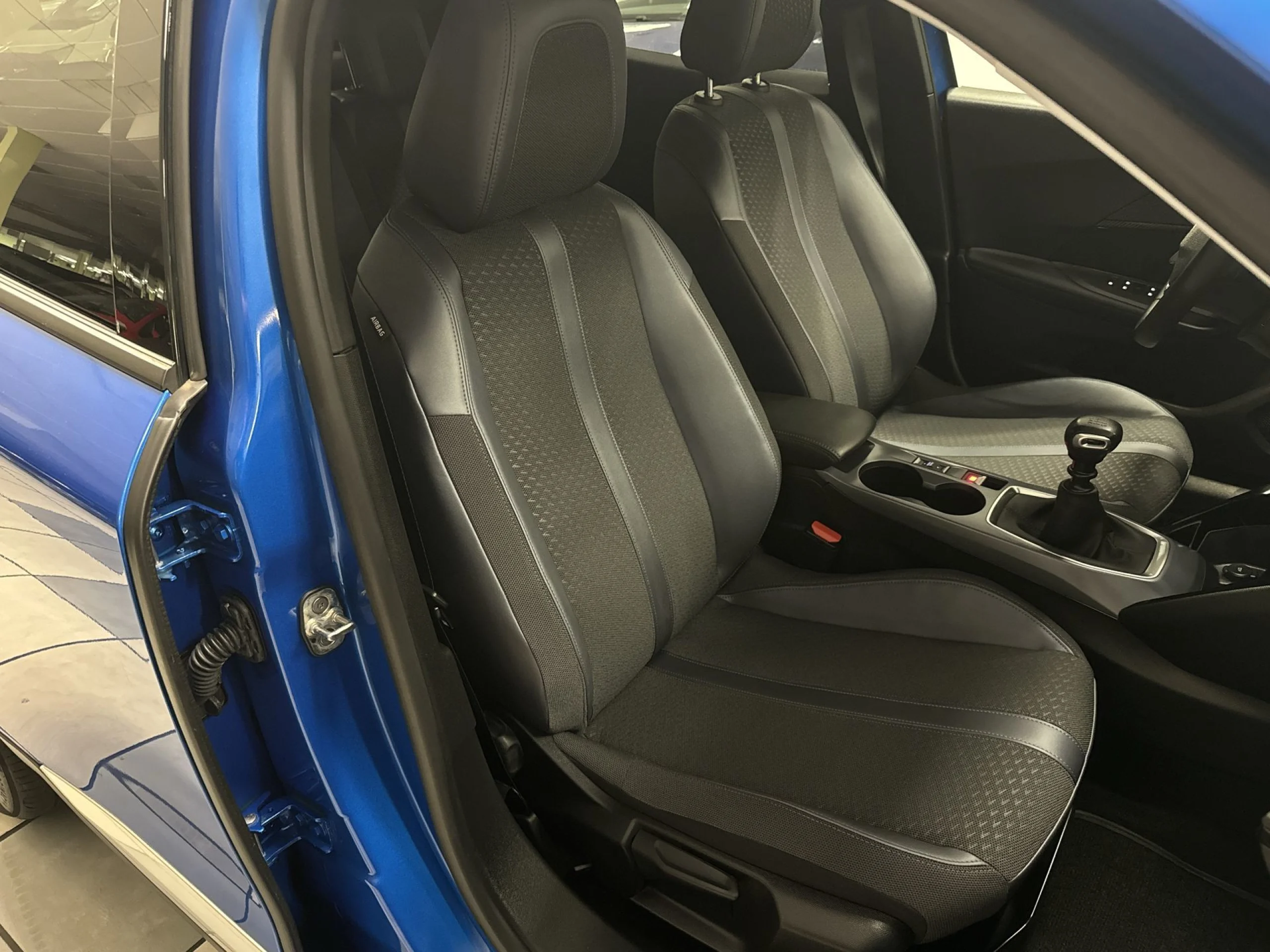Peugeot 2008 SUV PureTech 100 SANDS Allure 75 kW (100 CV) - Foto 20