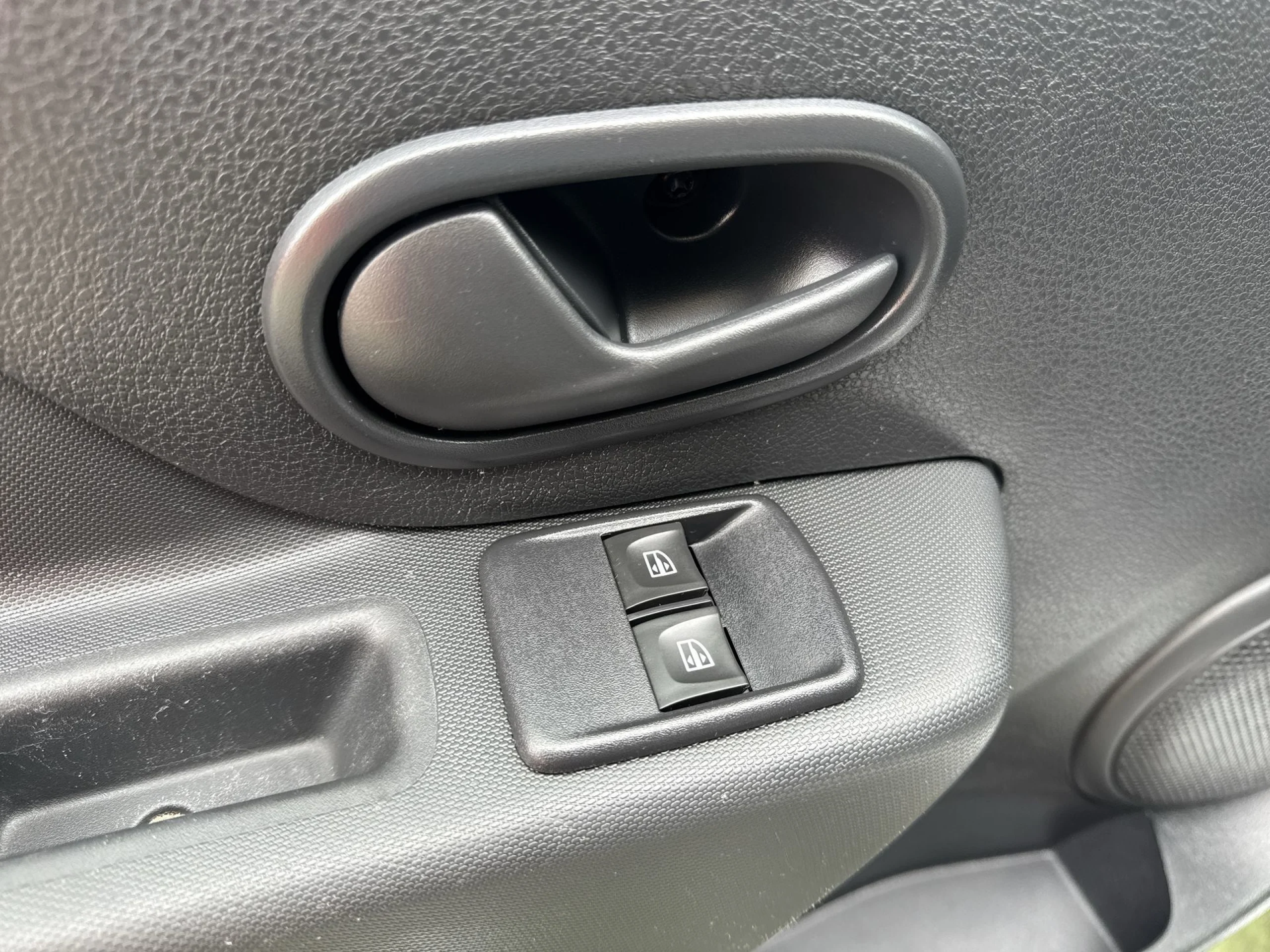 Dacia Logan TCE 90 GLP Ambiance 66 kW (90 CV) - Foto 9
