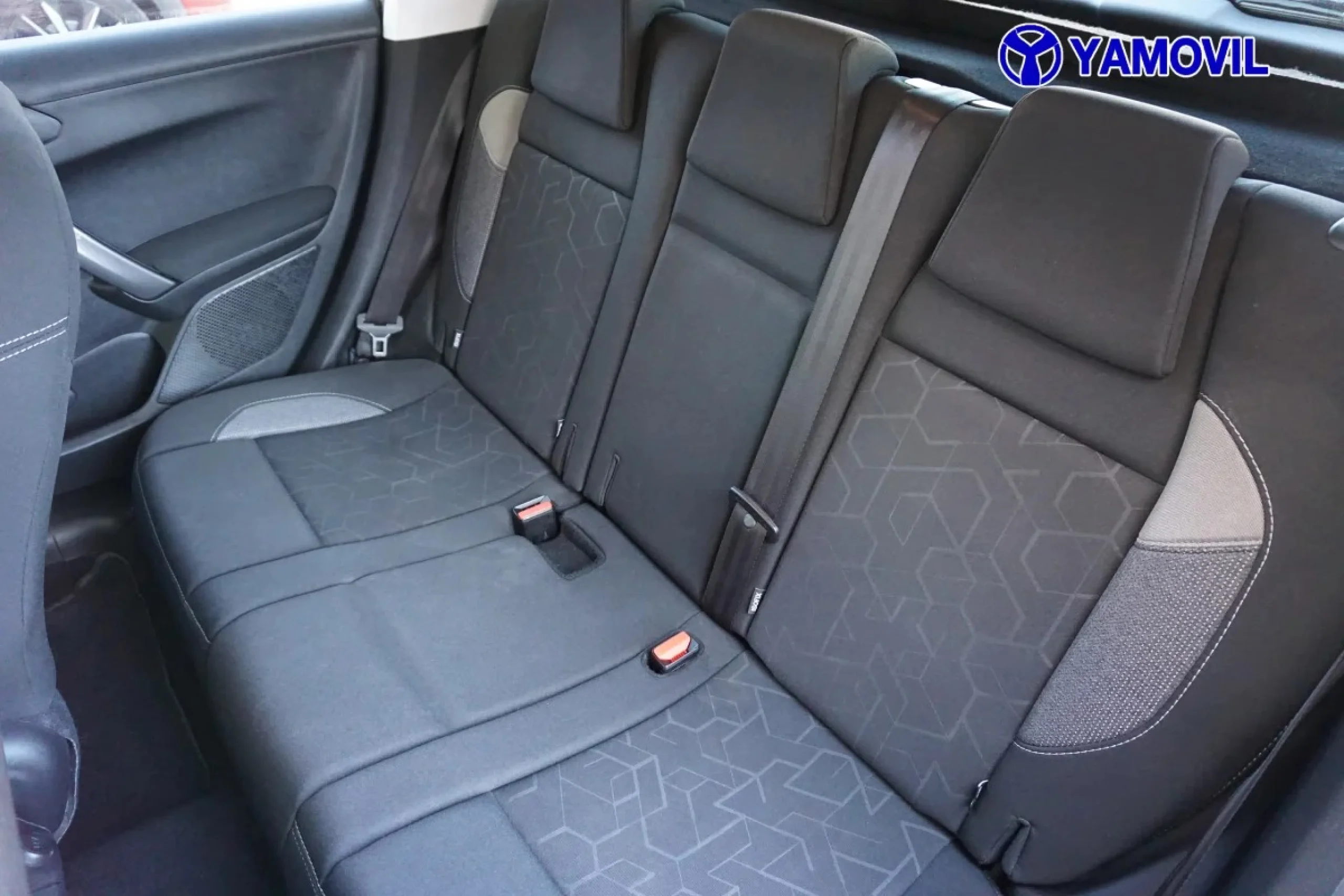 Peugeot 2008 SUV PureTech 110 SANDS Style 81 kW (110 CV) - Foto 14