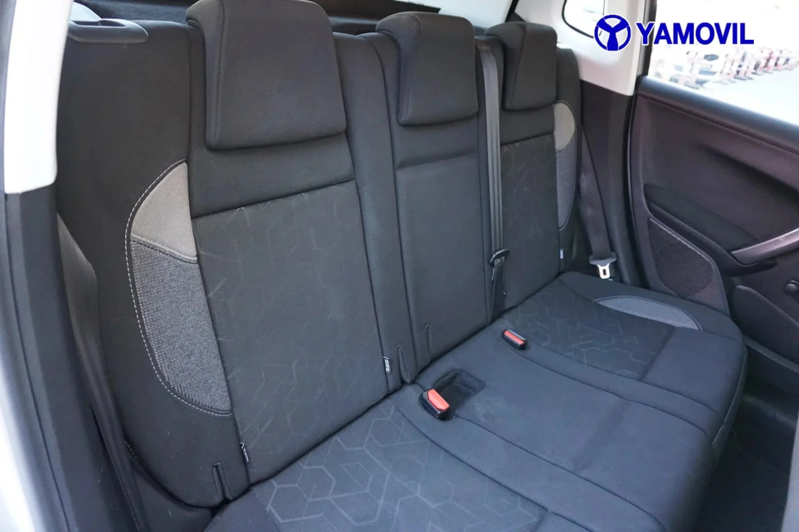 Peugeot 2008 SUV PureTech 110 SANDS Style 81 kW (110 CV) - Foto 16