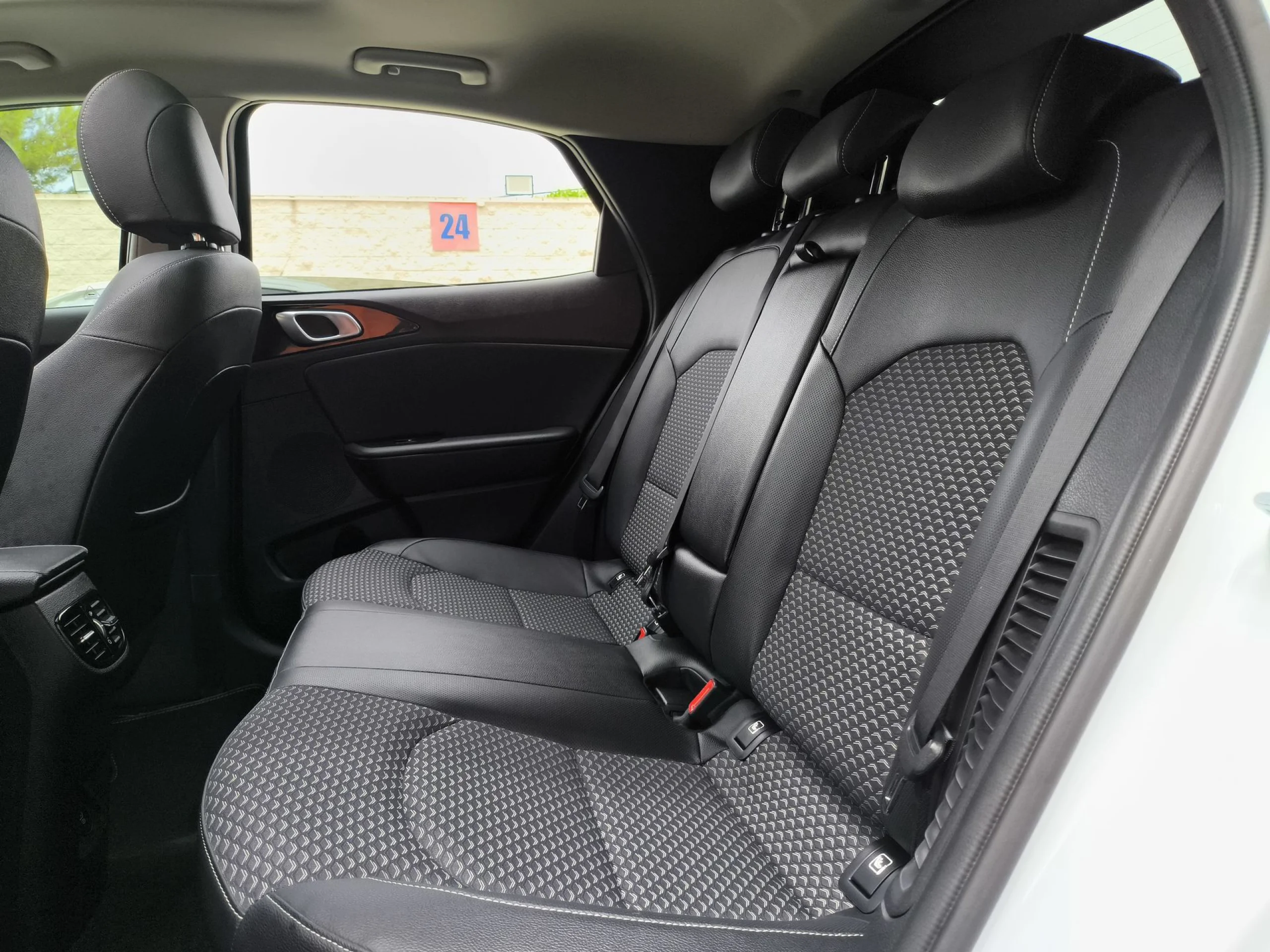 Kia Xceed 1.6 GDi PHEV eMotion 104 kW (141 CV) - Foto 27