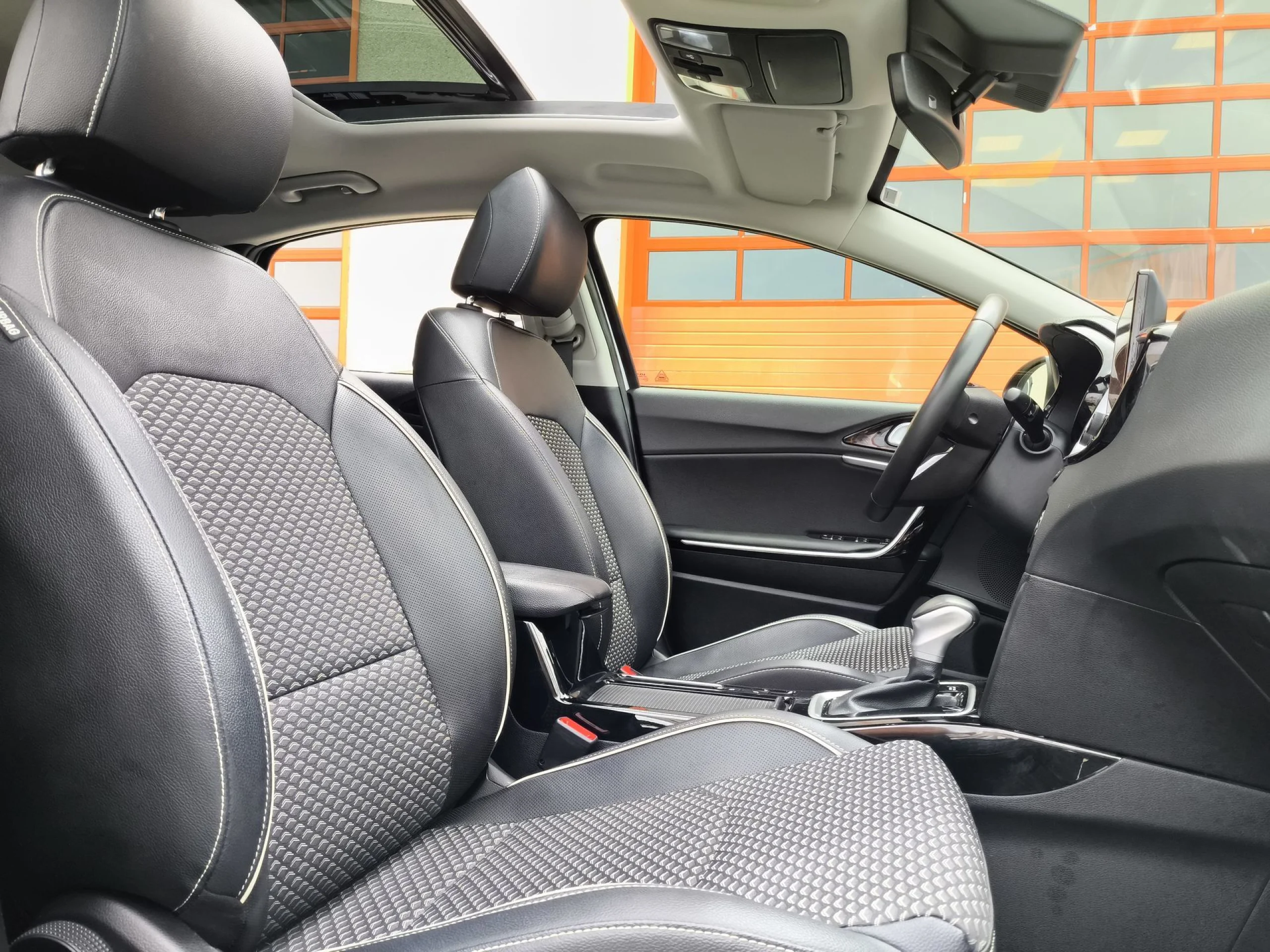 Kia Xceed 1.6 GDi PHEV eMotion 104 kW (141 CV) - Foto 31