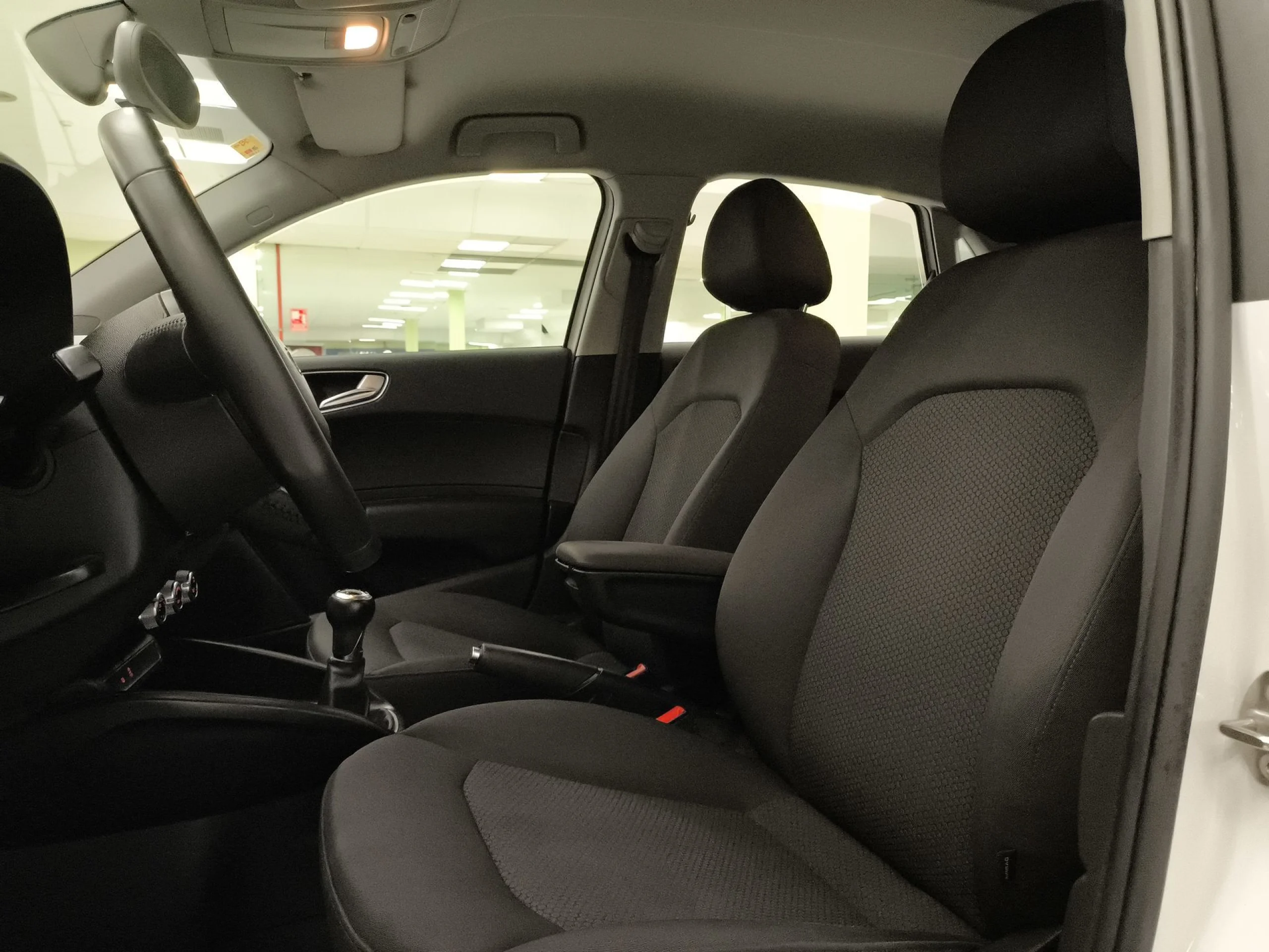 Audi A1 Sportback Attracted 1.6 TDI 66 kW (90 CV) - Foto 8