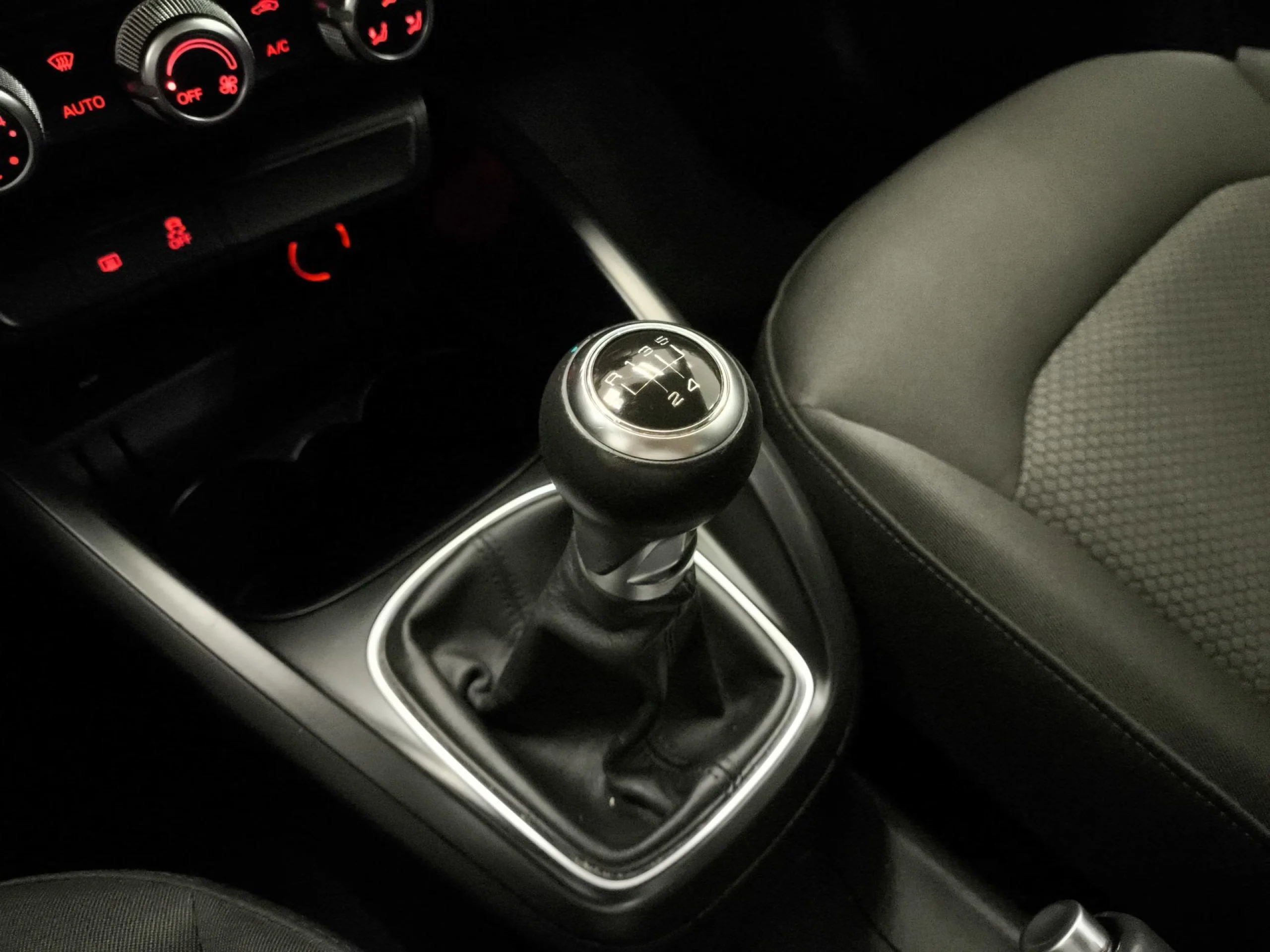 Audi A1 Sportback Attracted 1.6 TDI 66 kW (90 CV) - Foto 17