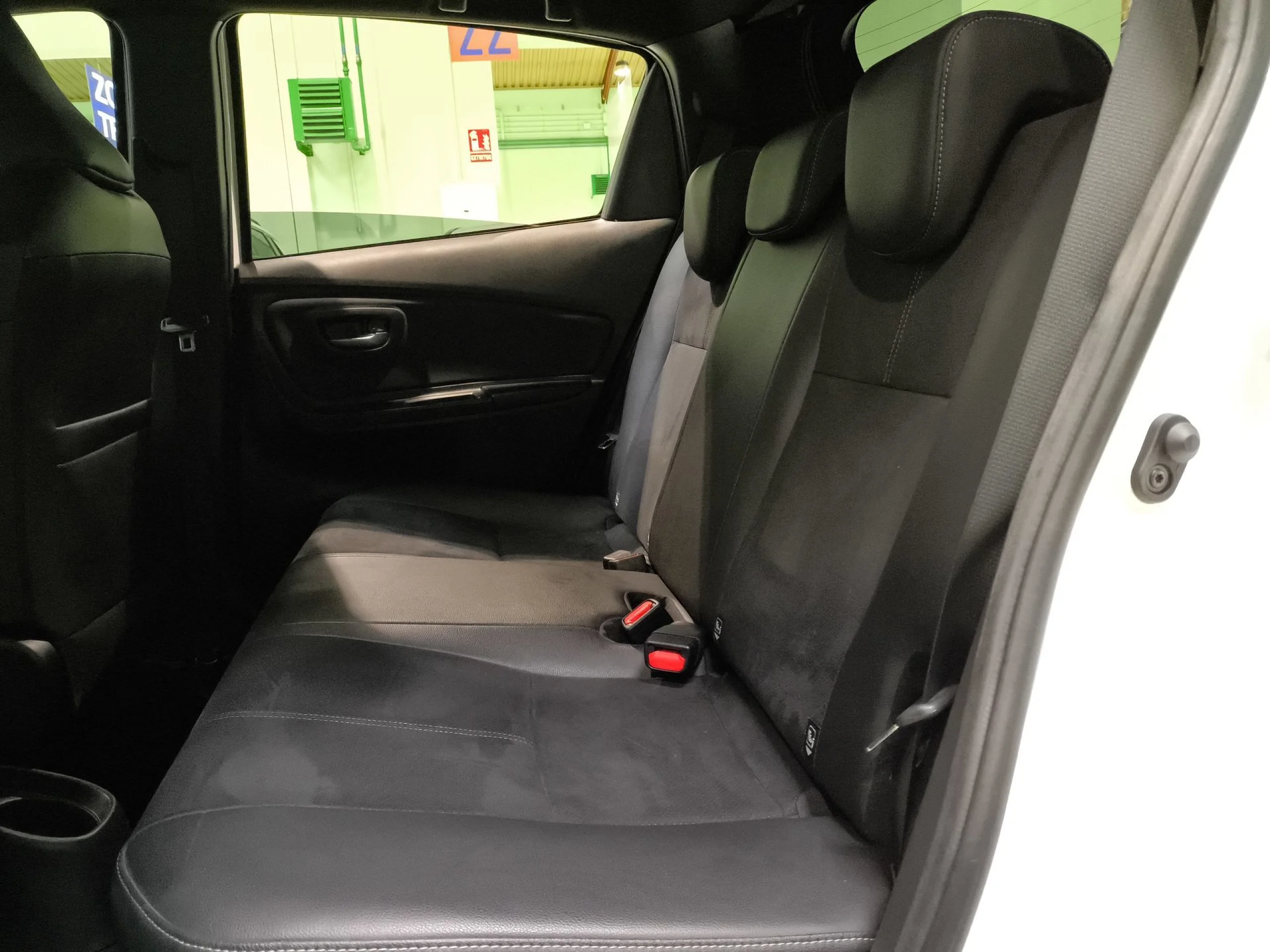 Toyota Yaris 1.5 Hybrid GR-Sport 74 kW (100 CV) - Foto 19