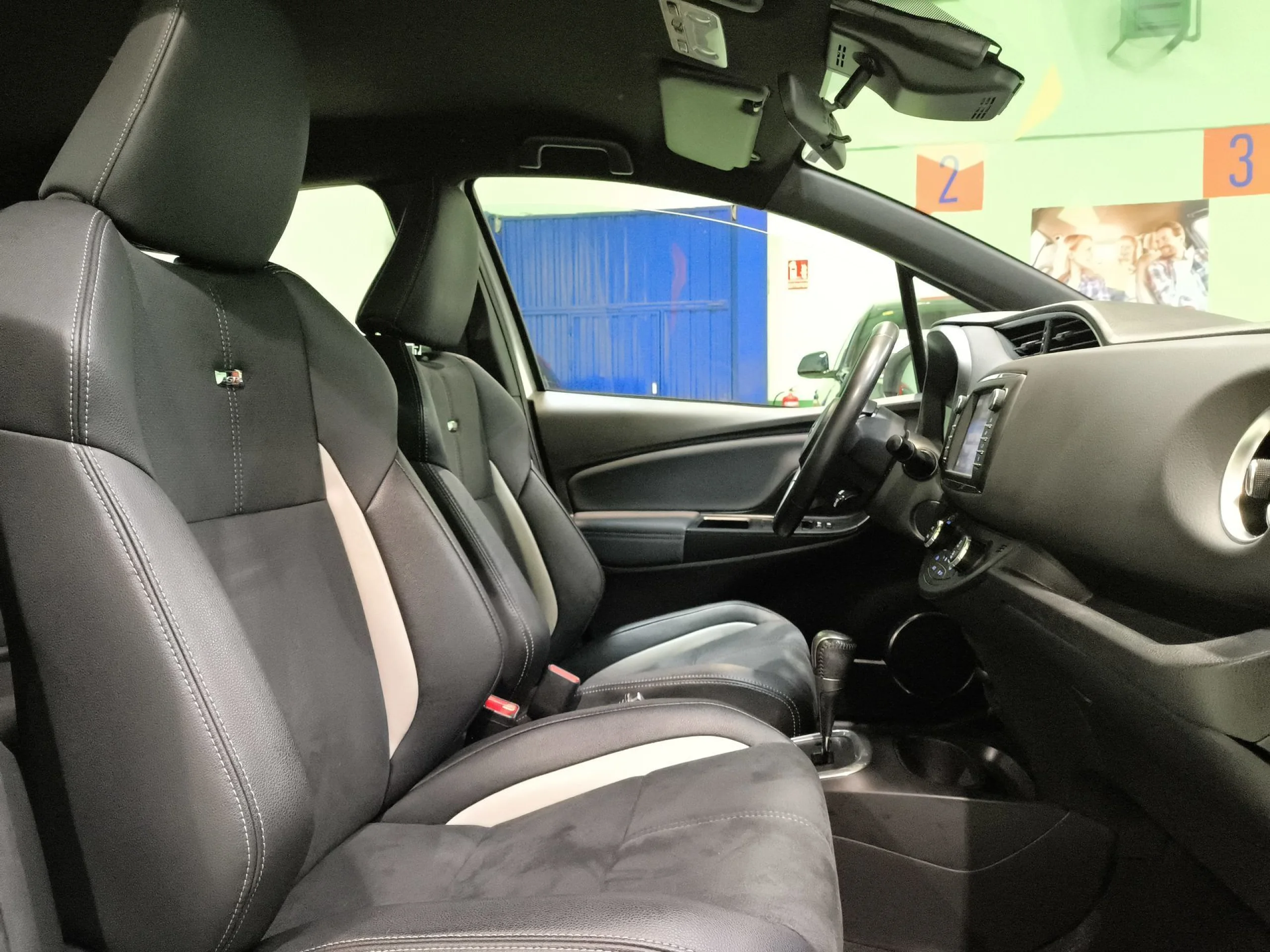 Toyota Yaris 1.5 Hybrid GR-Sport 74 kW (100 CV) - Foto 21