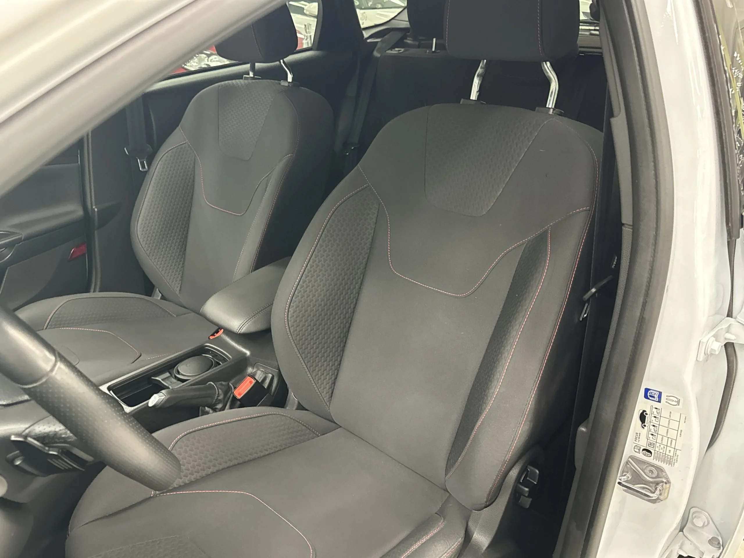 Ford Focus 1.0 Ecoboost SANDS ST-Line Auto 92 kW (125 CV) - Foto 8