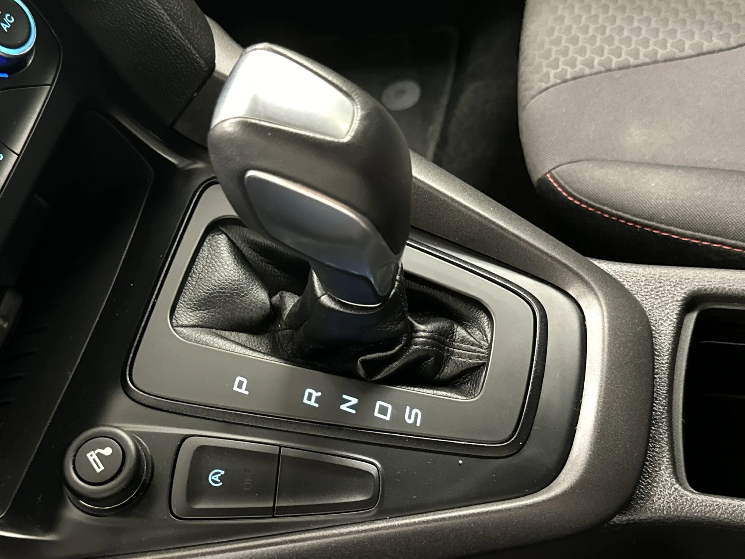 Ford Focus 1.0 Ecoboost SANDS ST-Line Auto 92 kW (125 CV) - Foto 17