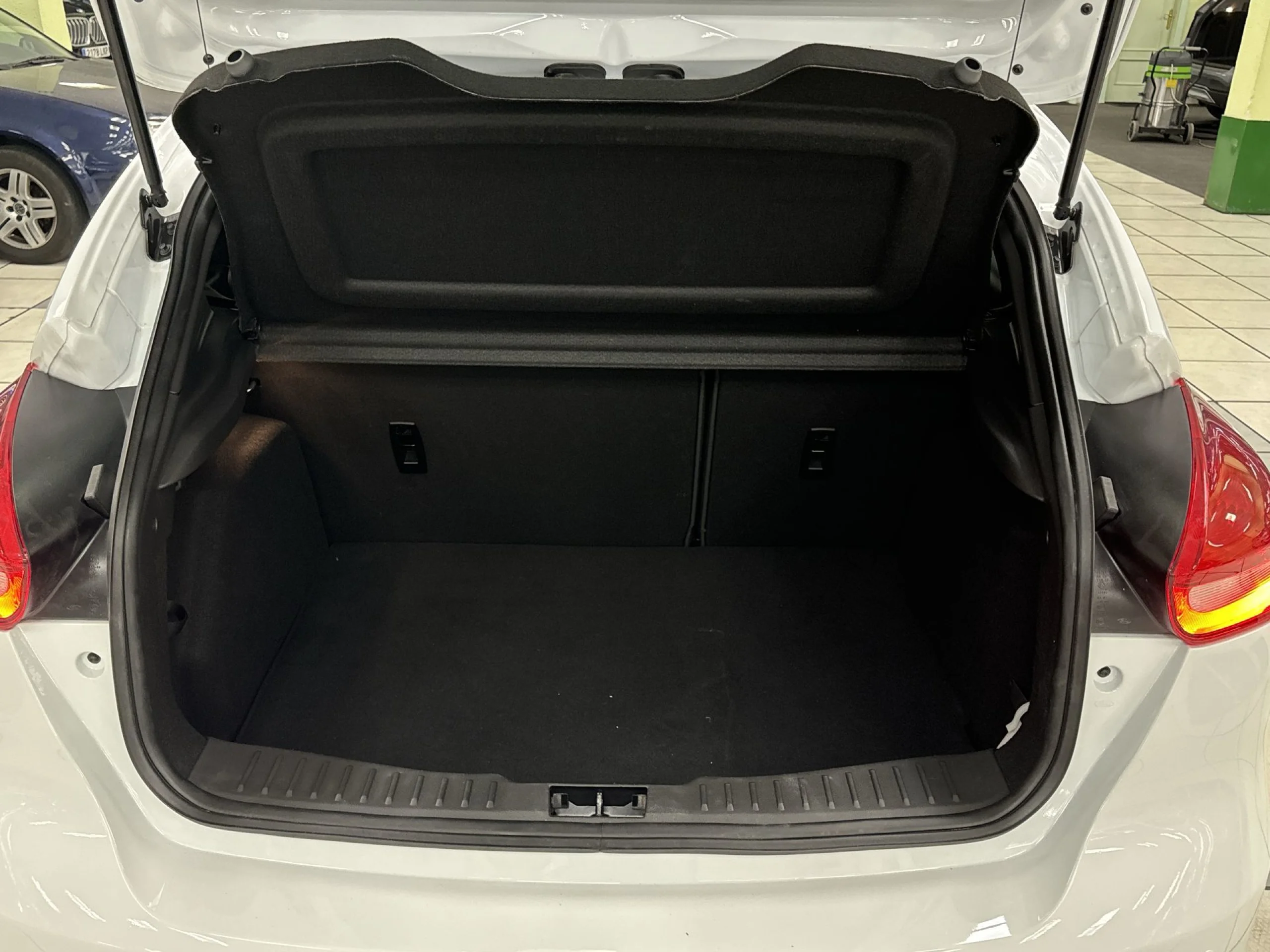 Ford Focus 1.0 Ecoboost SANDS ST-Line Auto 92 kW (125 CV) - Foto 20