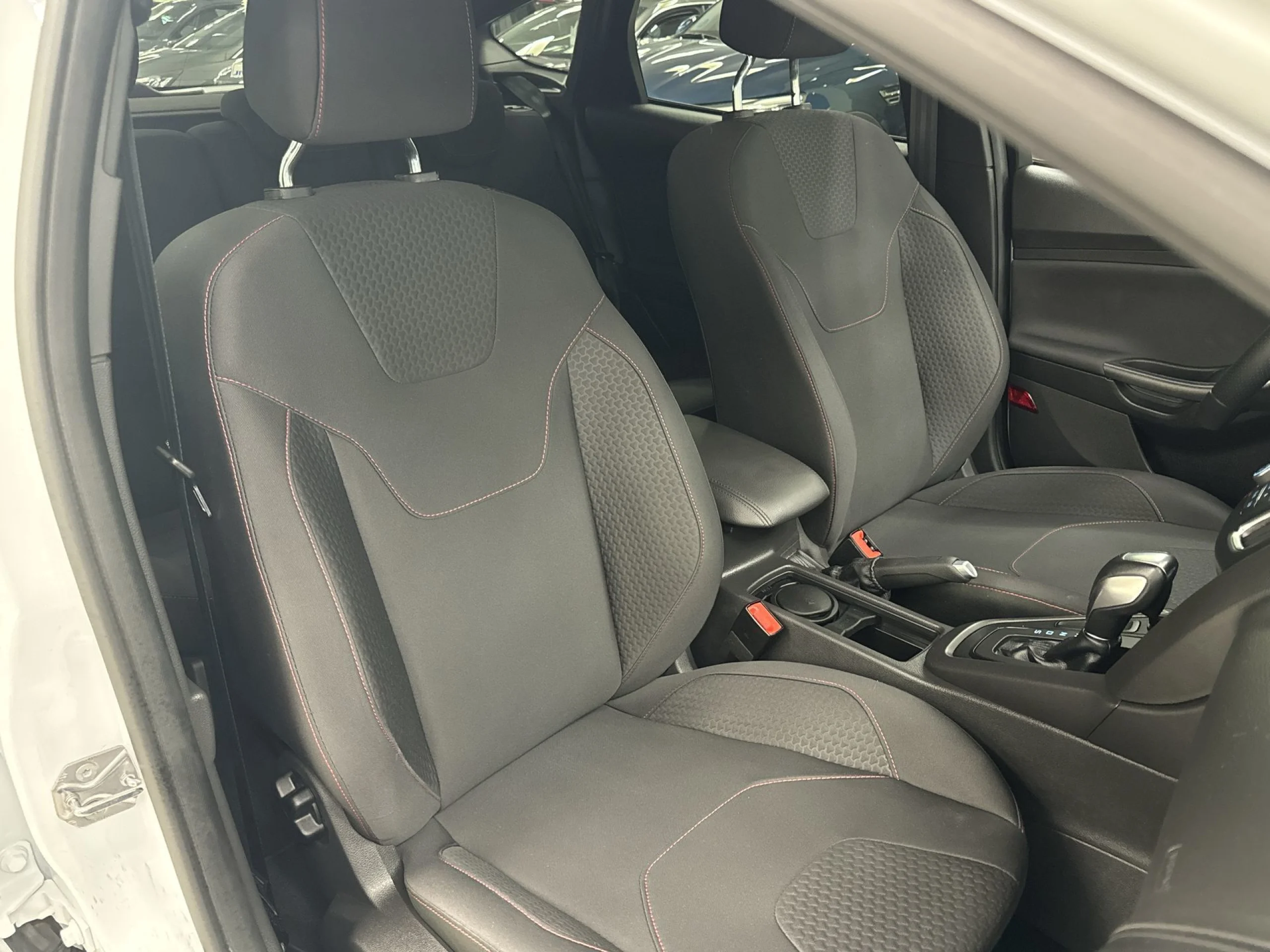 Ford Focus 1.0 Ecoboost SANDS ST-Line Auto 92 kW (125 CV) - Foto 21