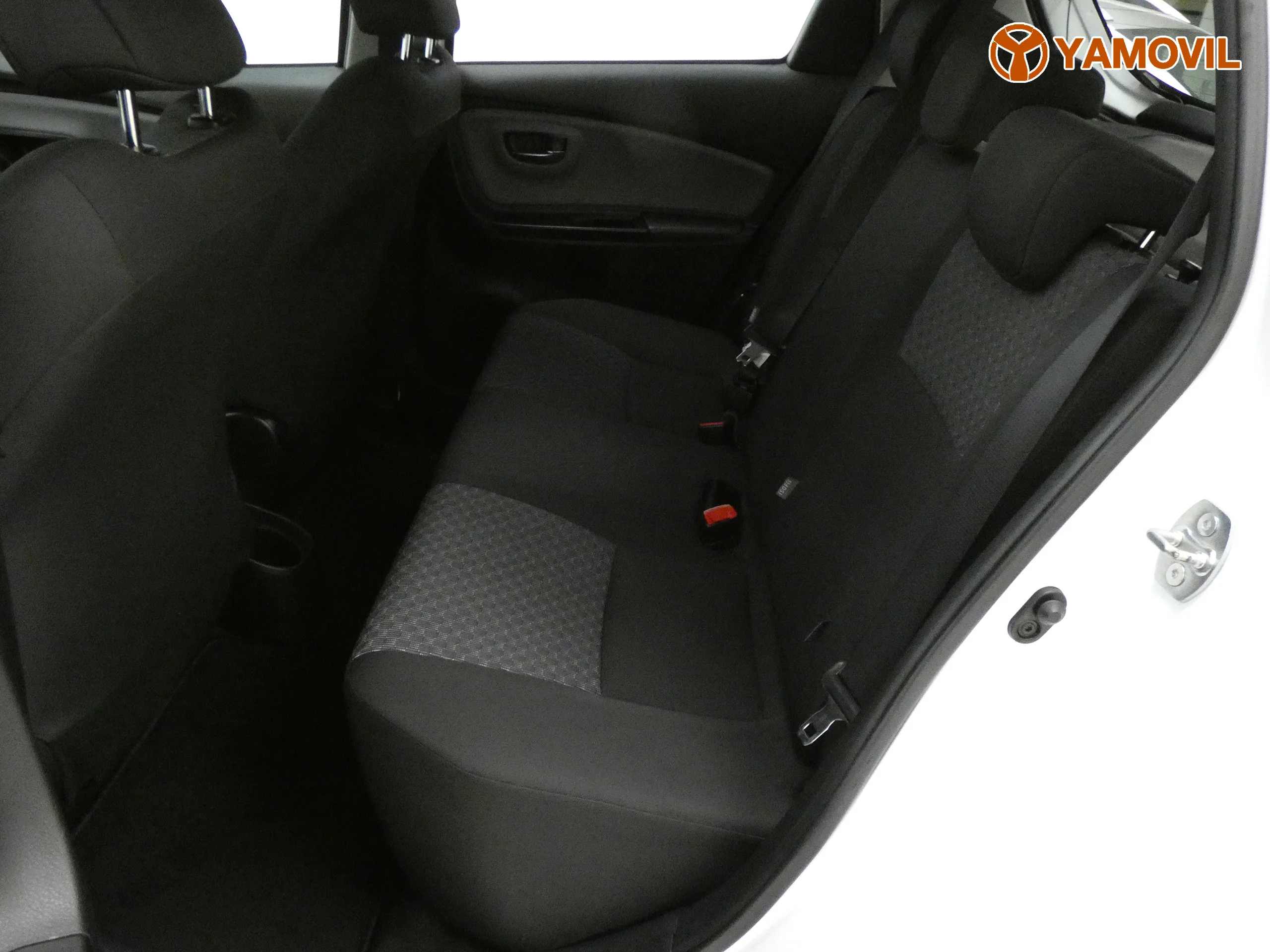 Toyota Yaris 1.3 ACTIVE - Foto 20