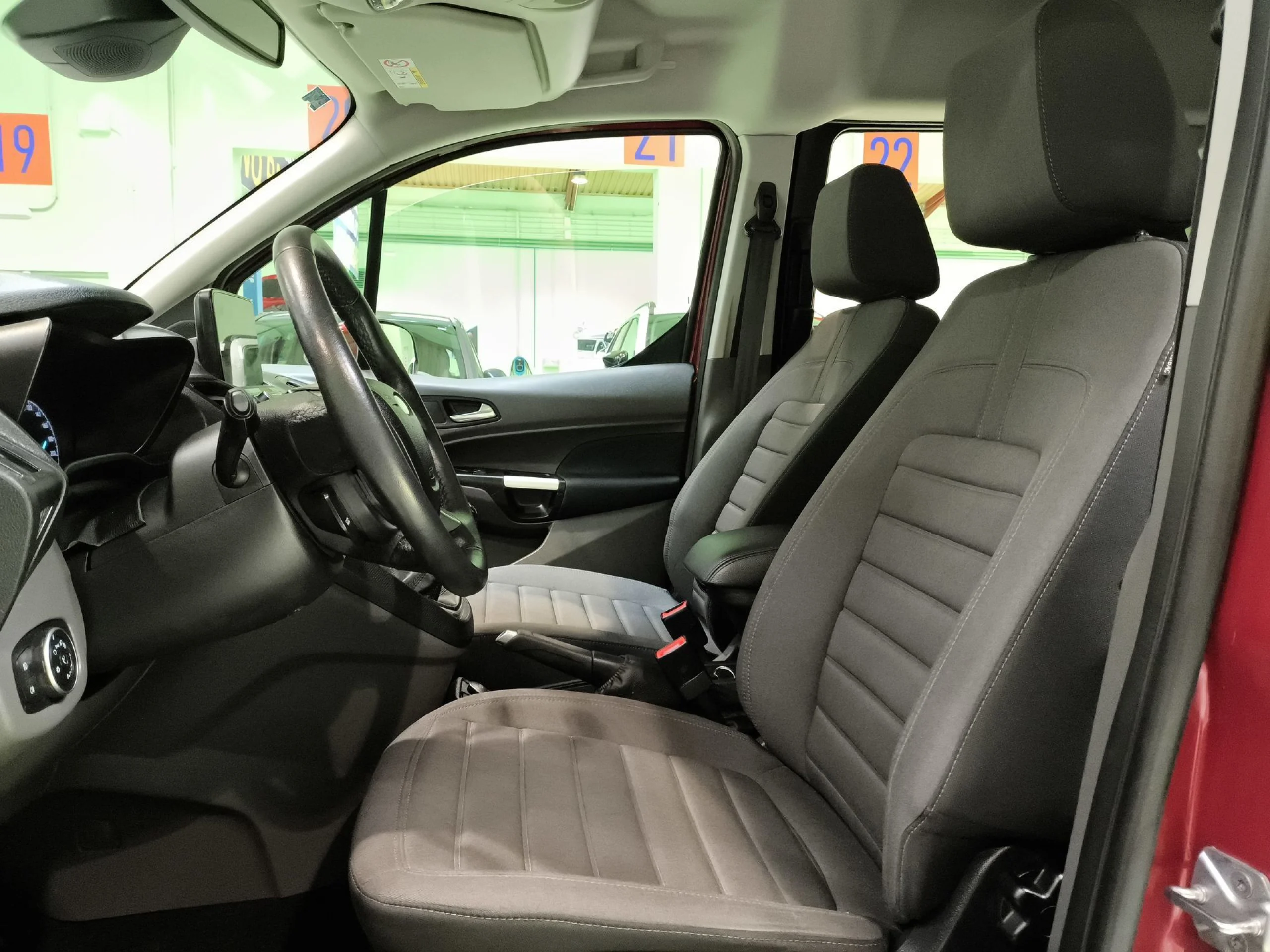 Ford Tourneo Connect 1.0 EcoBoost Titanium 74 kW (100 CV) - Foto 8