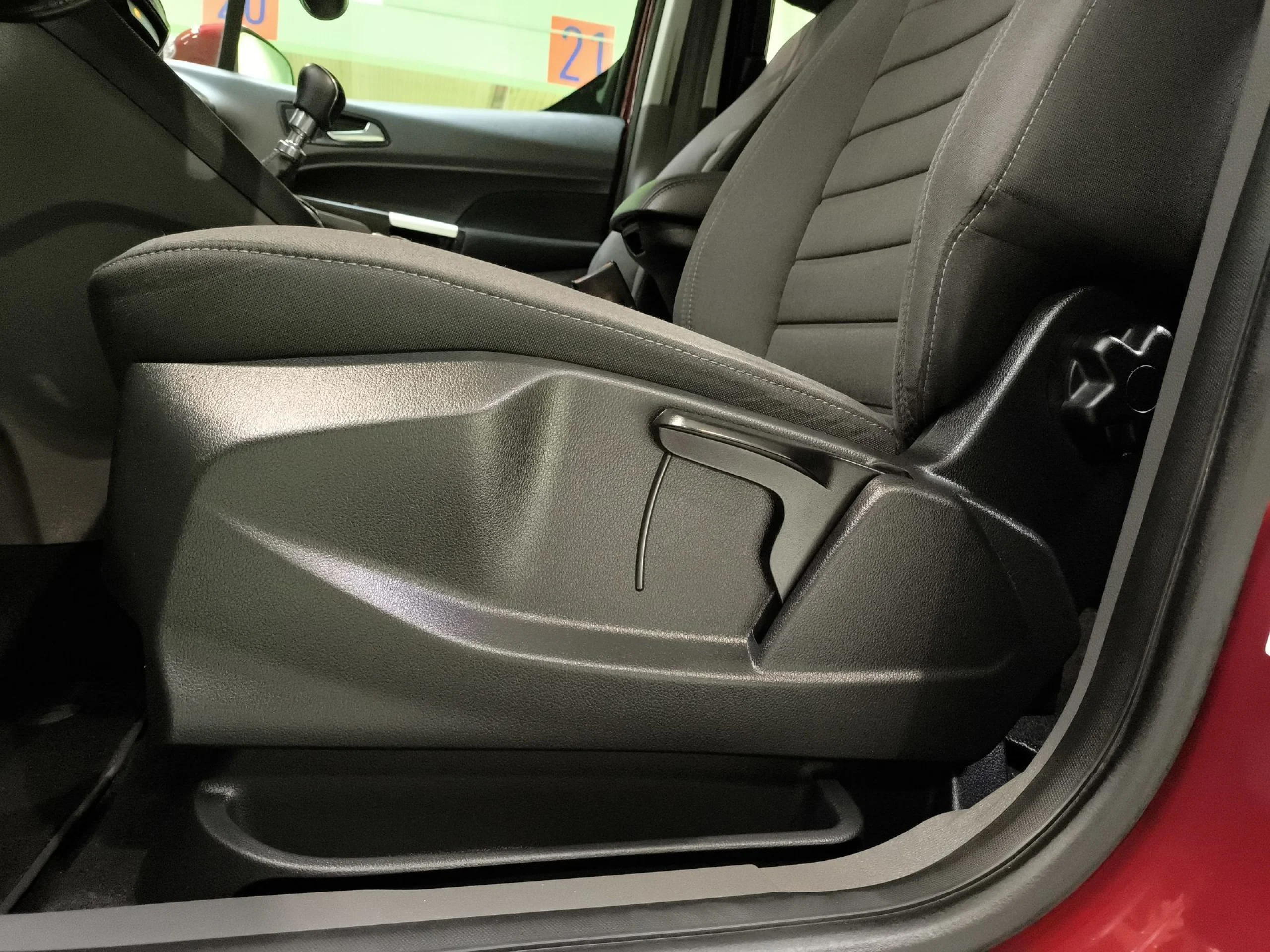 Ford Tourneo Connect 1.0 EcoBoost Titanium 74 kW (100 CV) - Foto 9