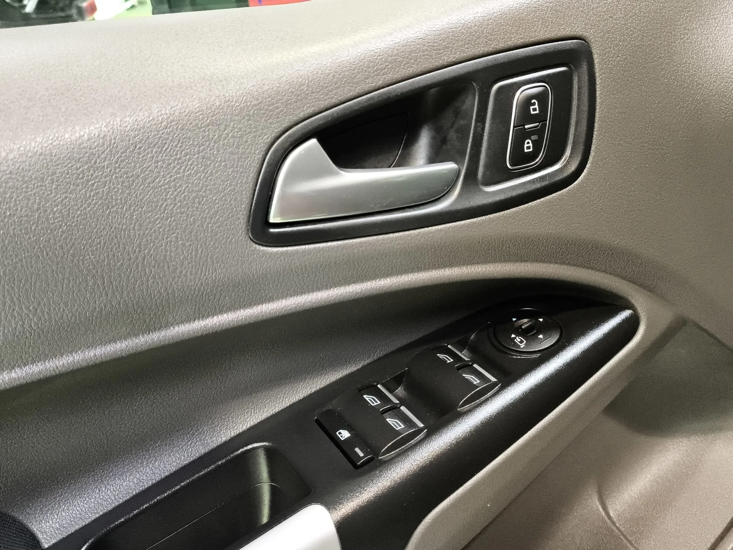 Ford Tourneo Connect 1.0 EcoBoost Titanium 74 kW (100 CV) - Foto 10