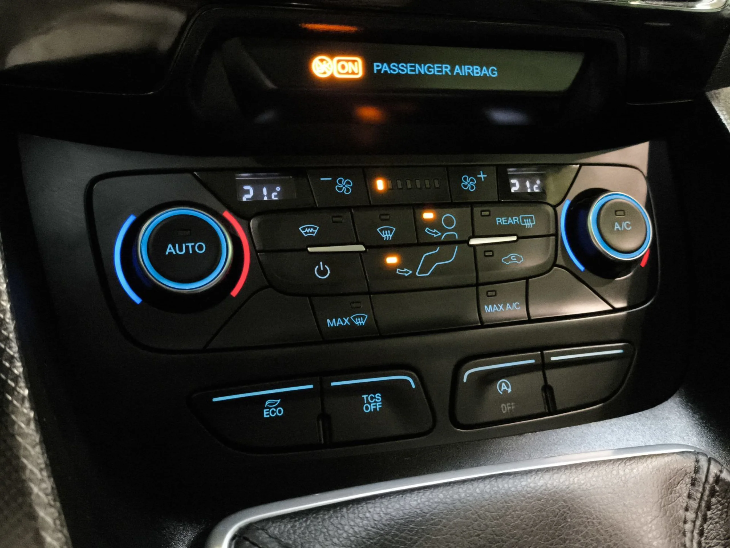 Ford Tourneo Connect 1.0 EcoBoost Titanium 74 kW (100 CV) - Foto 15
