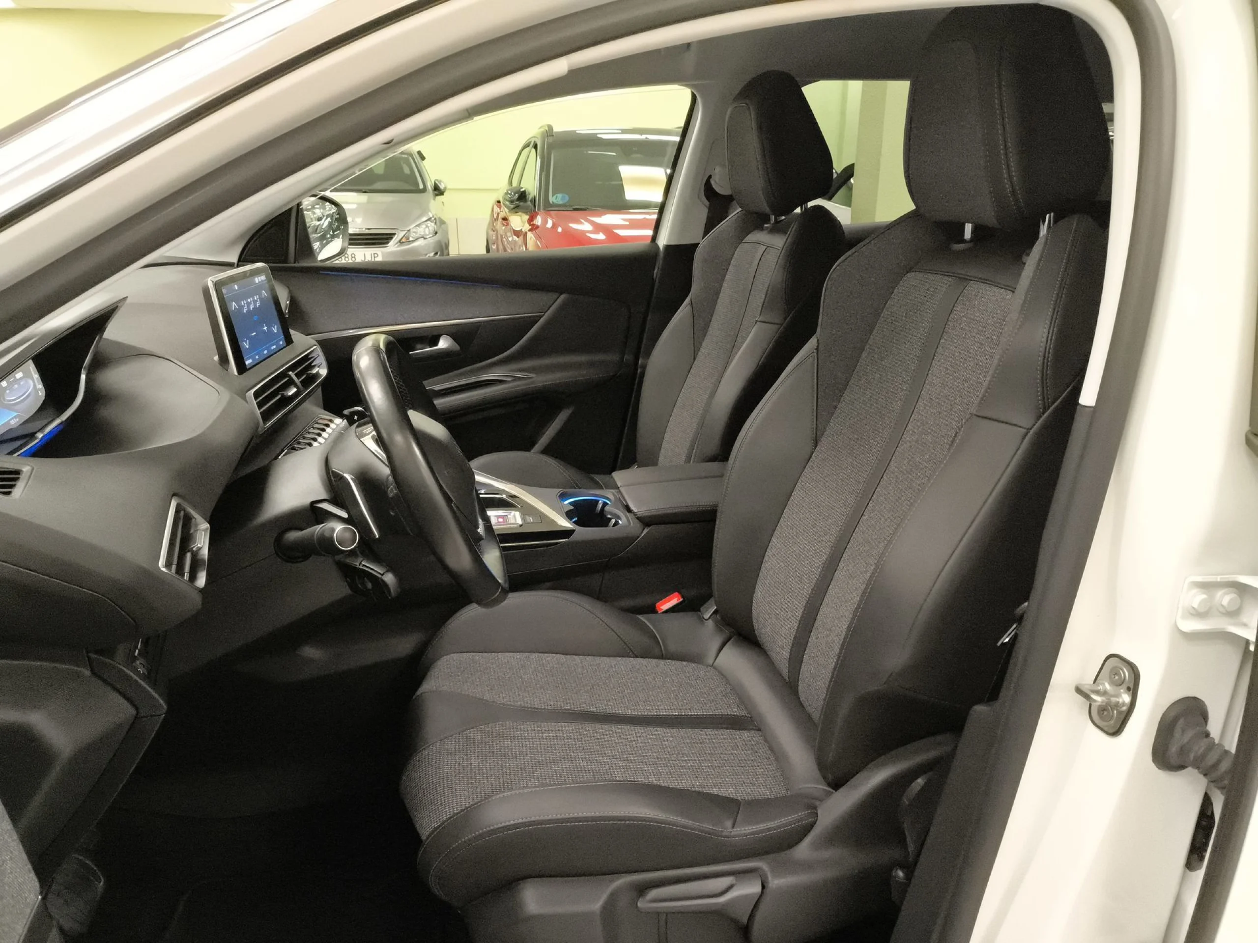 Peugeot 3008 PureTech 130 SANDS Allure EAT8 96 kW (130 CV) - Foto 8