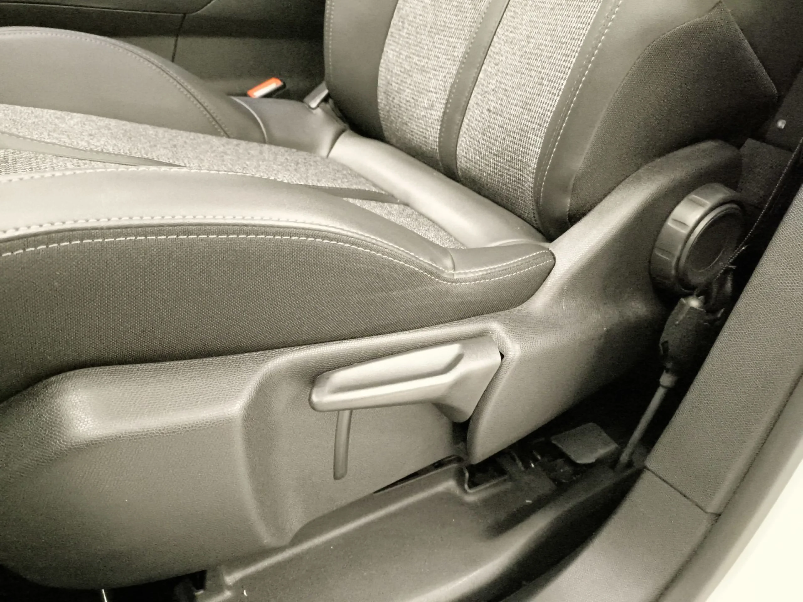 Peugeot 3008 PureTech 130 SANDS Allure EAT8 96 kW (130 CV) - Foto 9