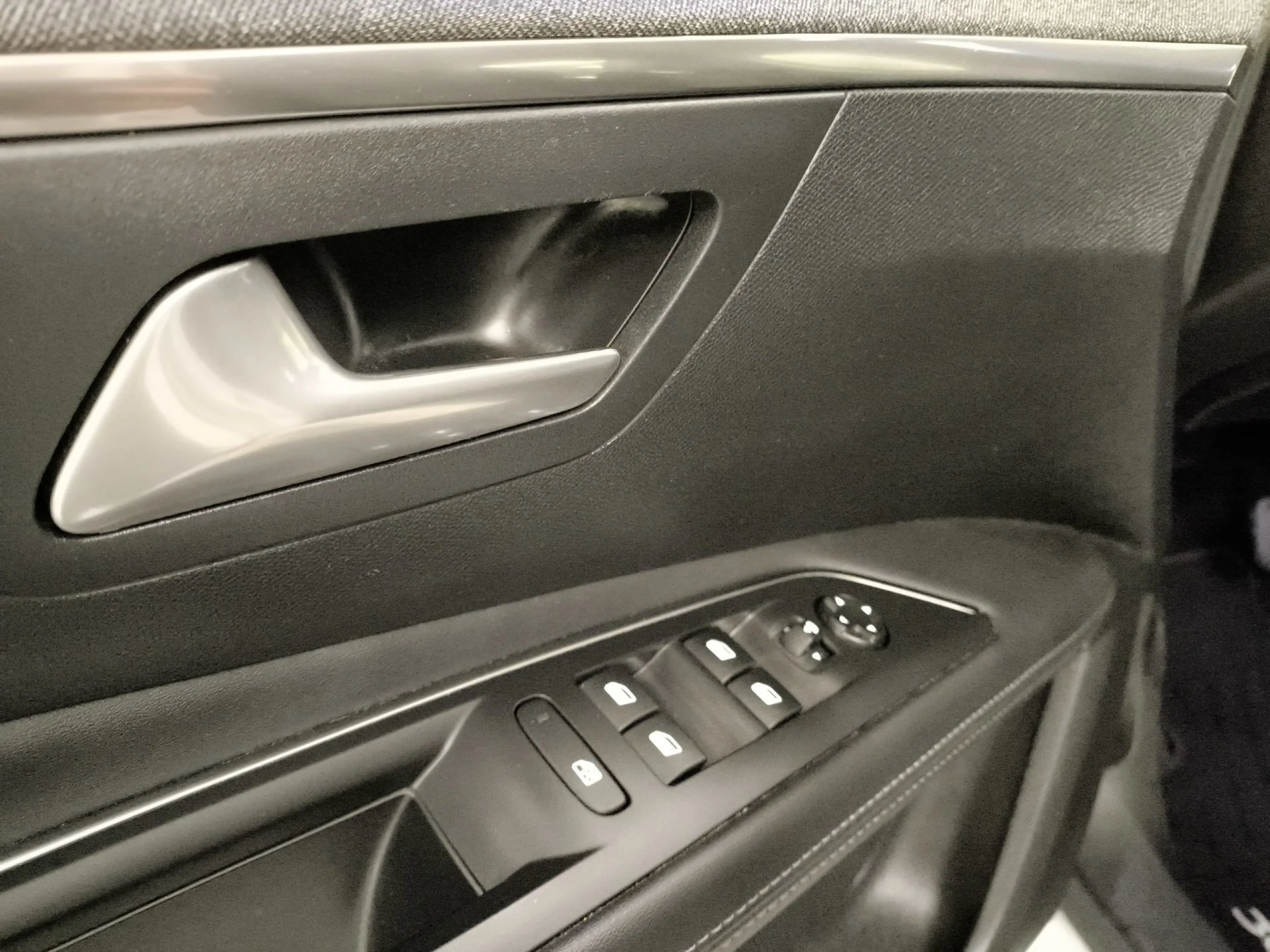 Peugeot 3008 PureTech 130 SANDS Allure EAT8 96 kW (130 CV) - Foto 10