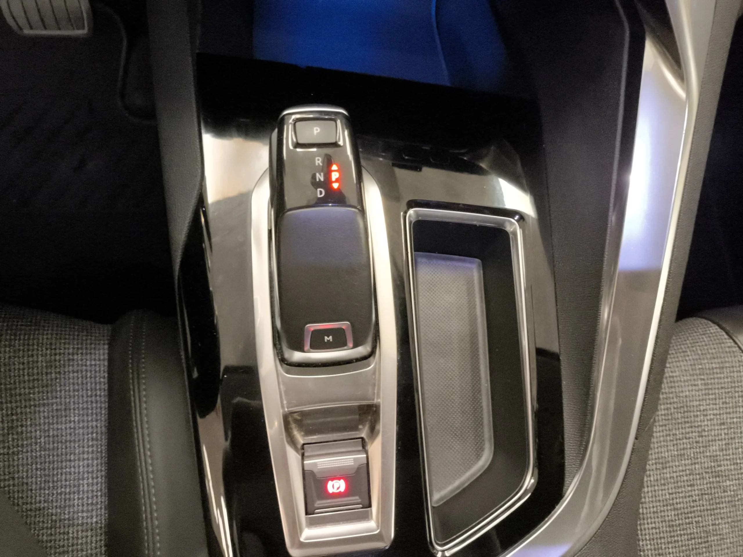 Peugeot 3008 PureTech 130 SANDS Allure EAT8 96 kW (130 CV) - Foto 19