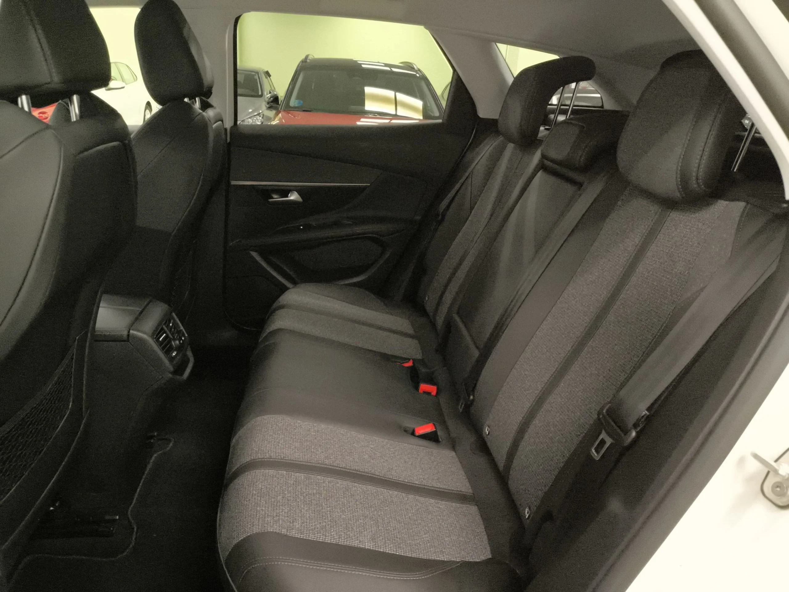 Peugeot 3008 PureTech 130 SANDS Allure EAT8 96 kW (130 CV) - Foto 21