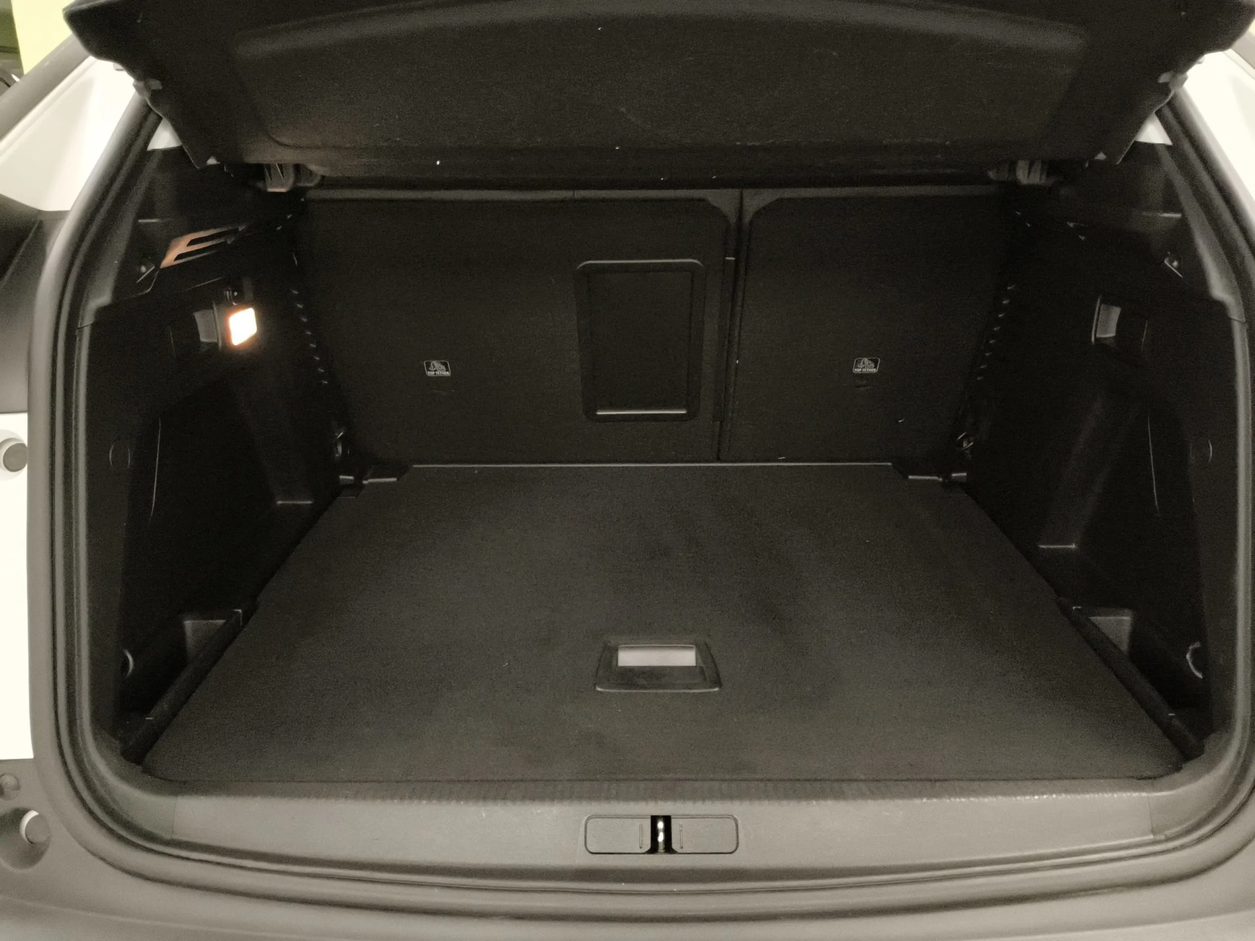 Peugeot 3008 PureTech 130 SANDS Allure EAT8 96 kW (130 CV) - Foto 23