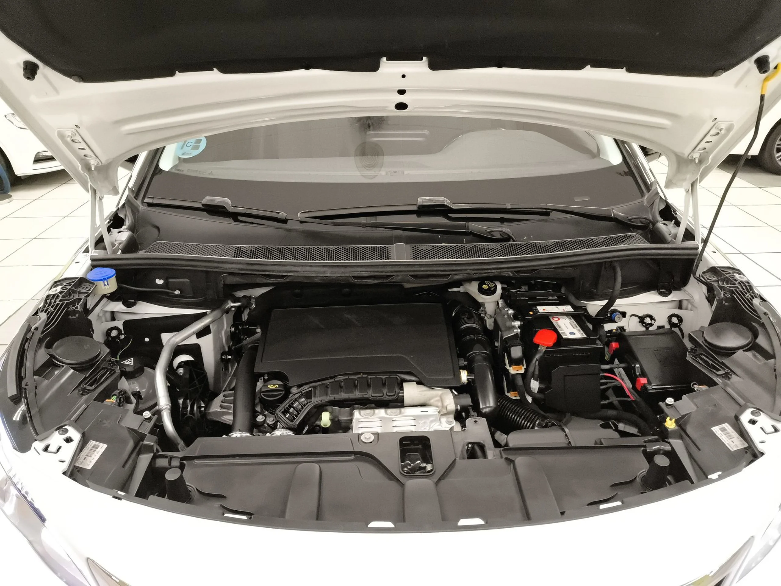 Peugeot 3008 PureTech 130 SANDS Allure EAT8 96 kW (130 CV) - Foto 25