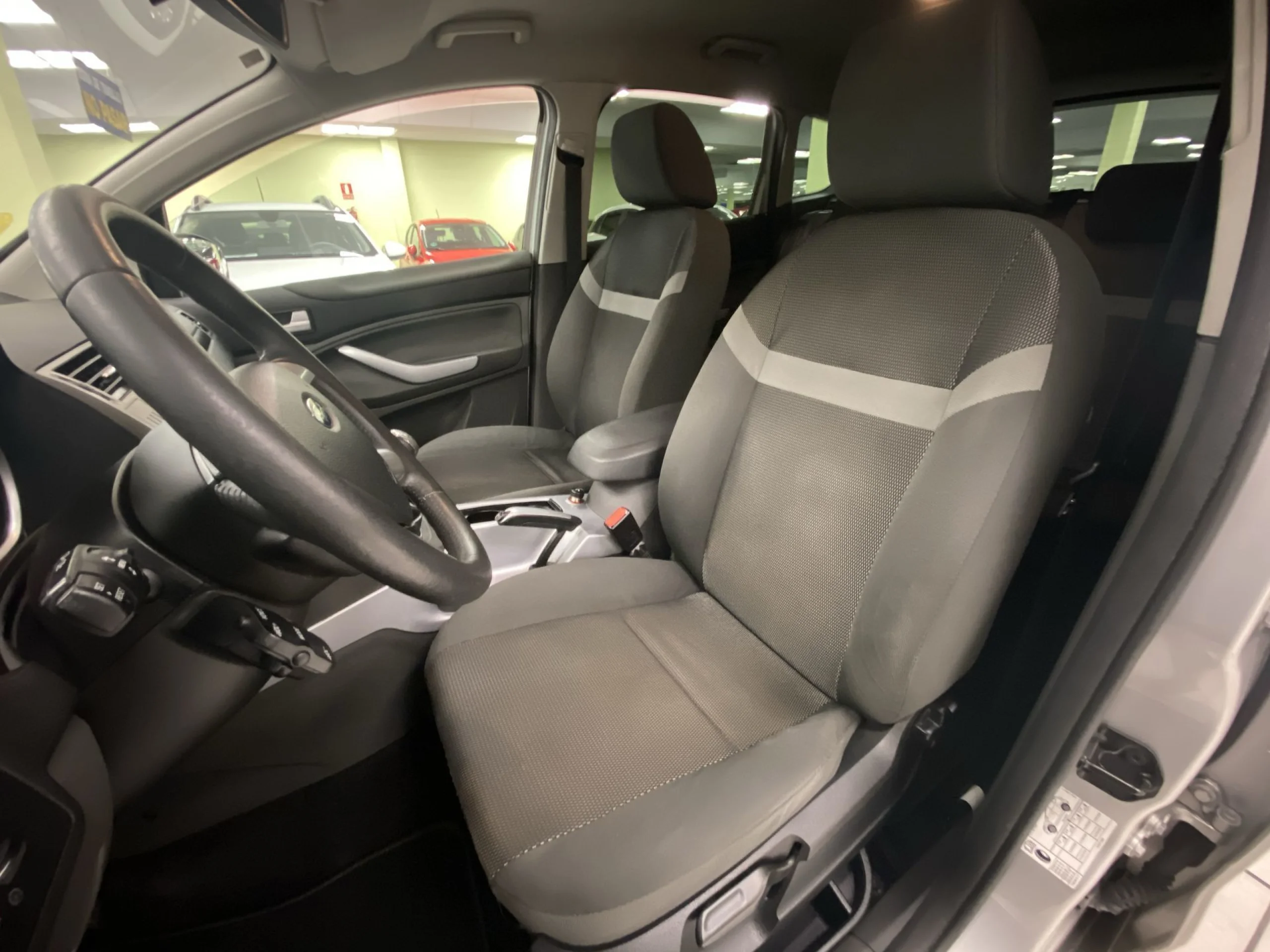 Ford Kuga 2.0 TDCI SANDS Trend 4x2 103 kW (140 CV) - Foto 8