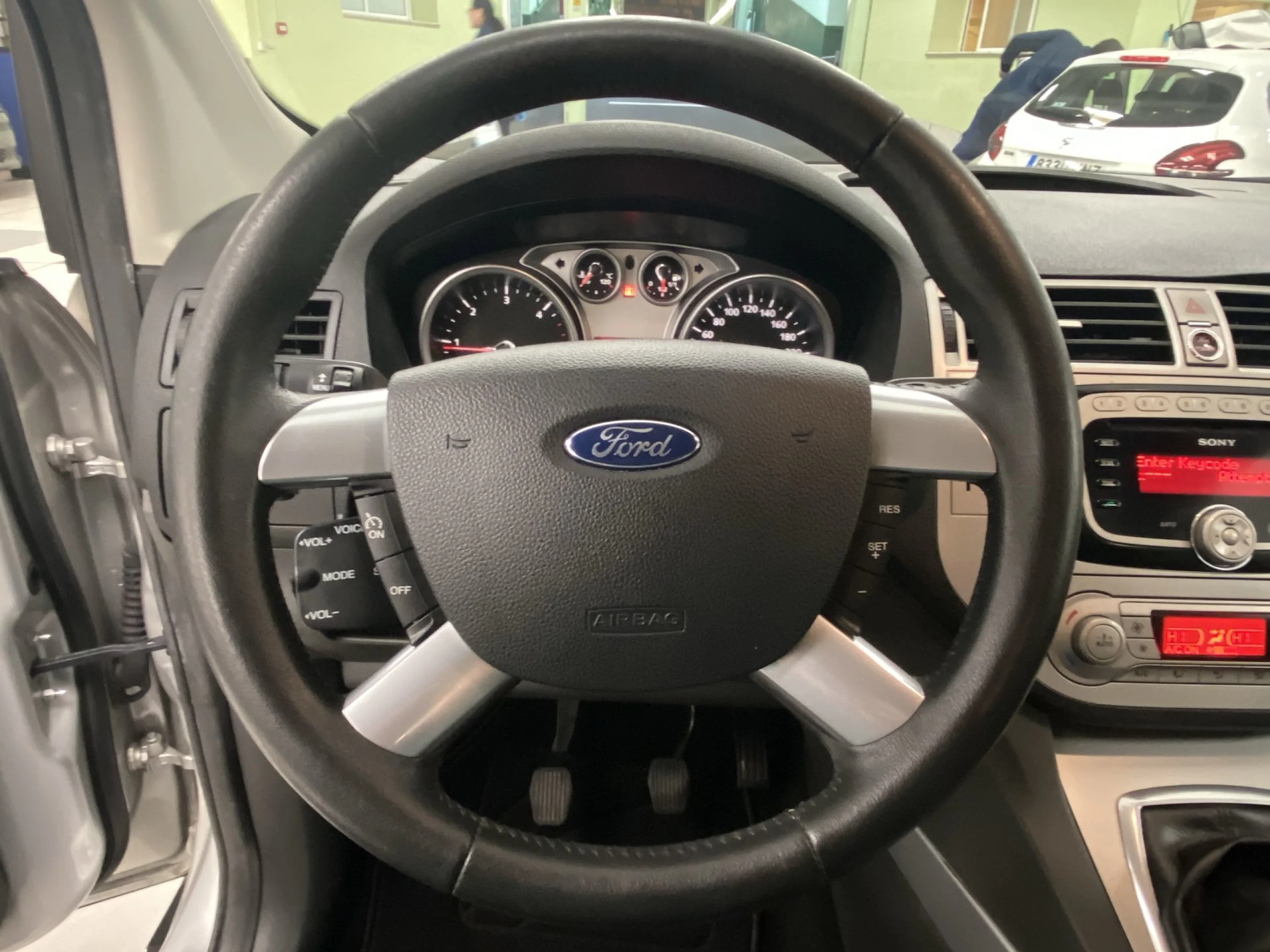 Ford Kuga 2.0 TDCI SANDS Trend 4x2 103 kW (140 CV) - Foto 11
