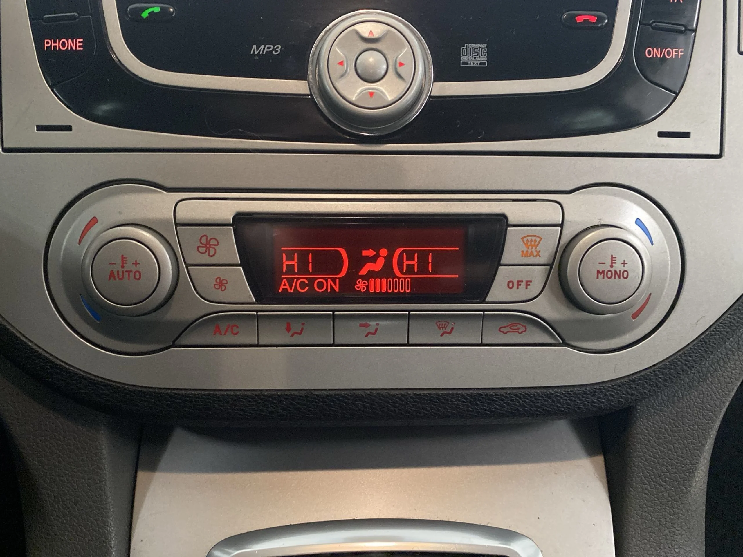 Ford Kuga 2.0 TDCI SANDS Trend 4x2 103 kW (140 CV) - Foto 14