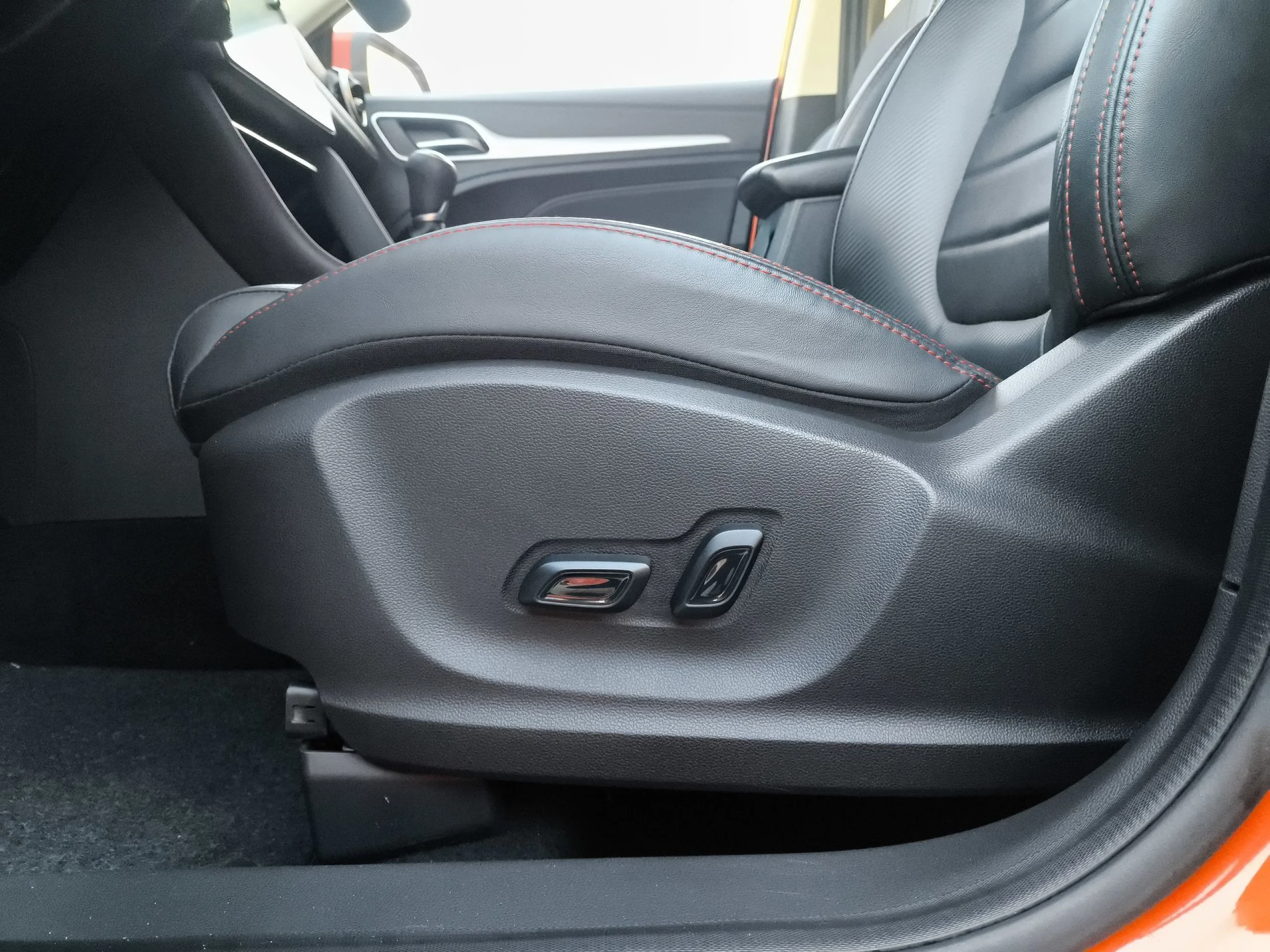 MG ZS 1.5 Luxury 78 kW (106 CV) - Foto 9