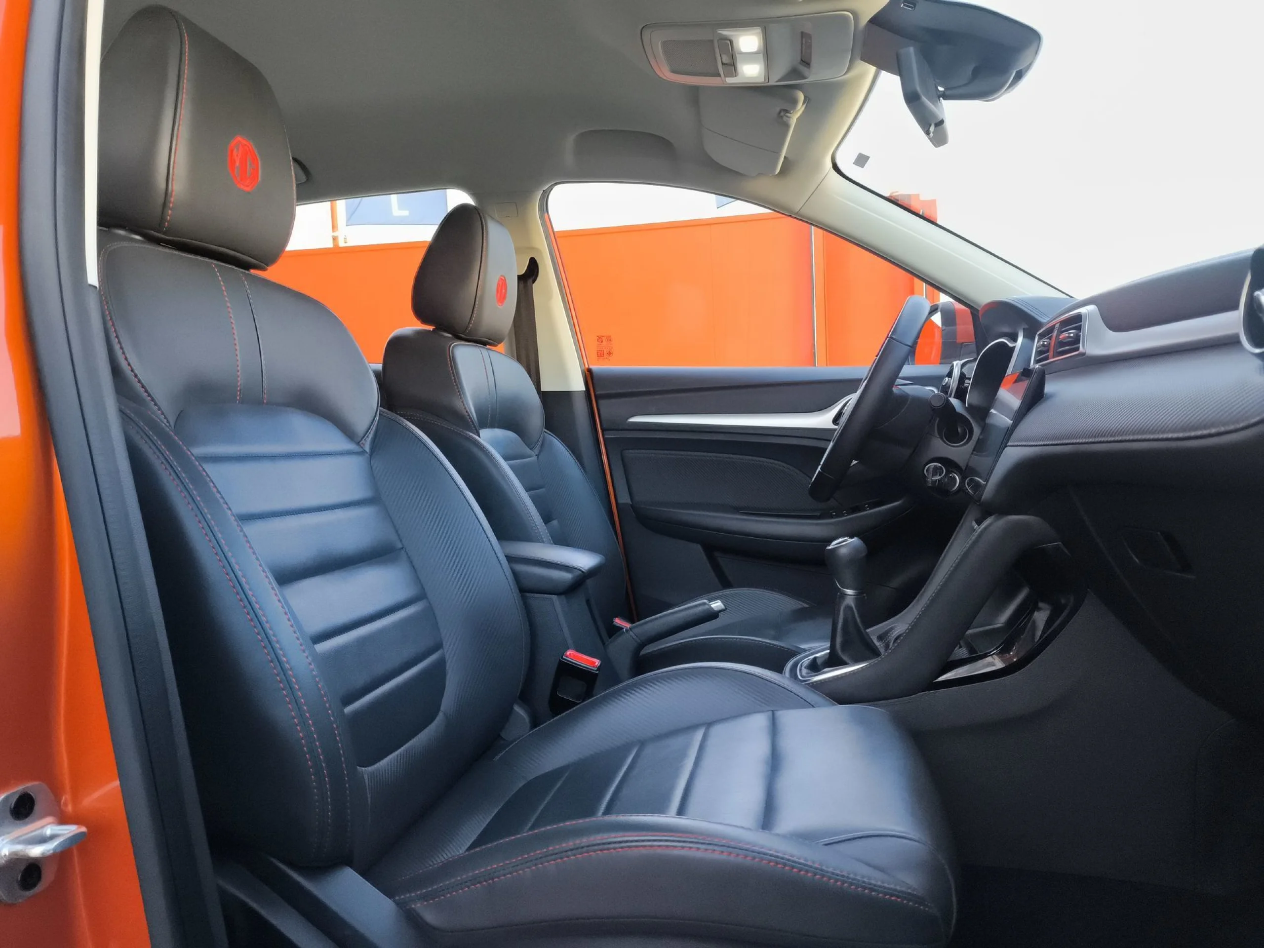 MG ZS 1.5 Luxury 78 kW (106 CV) - Foto 21