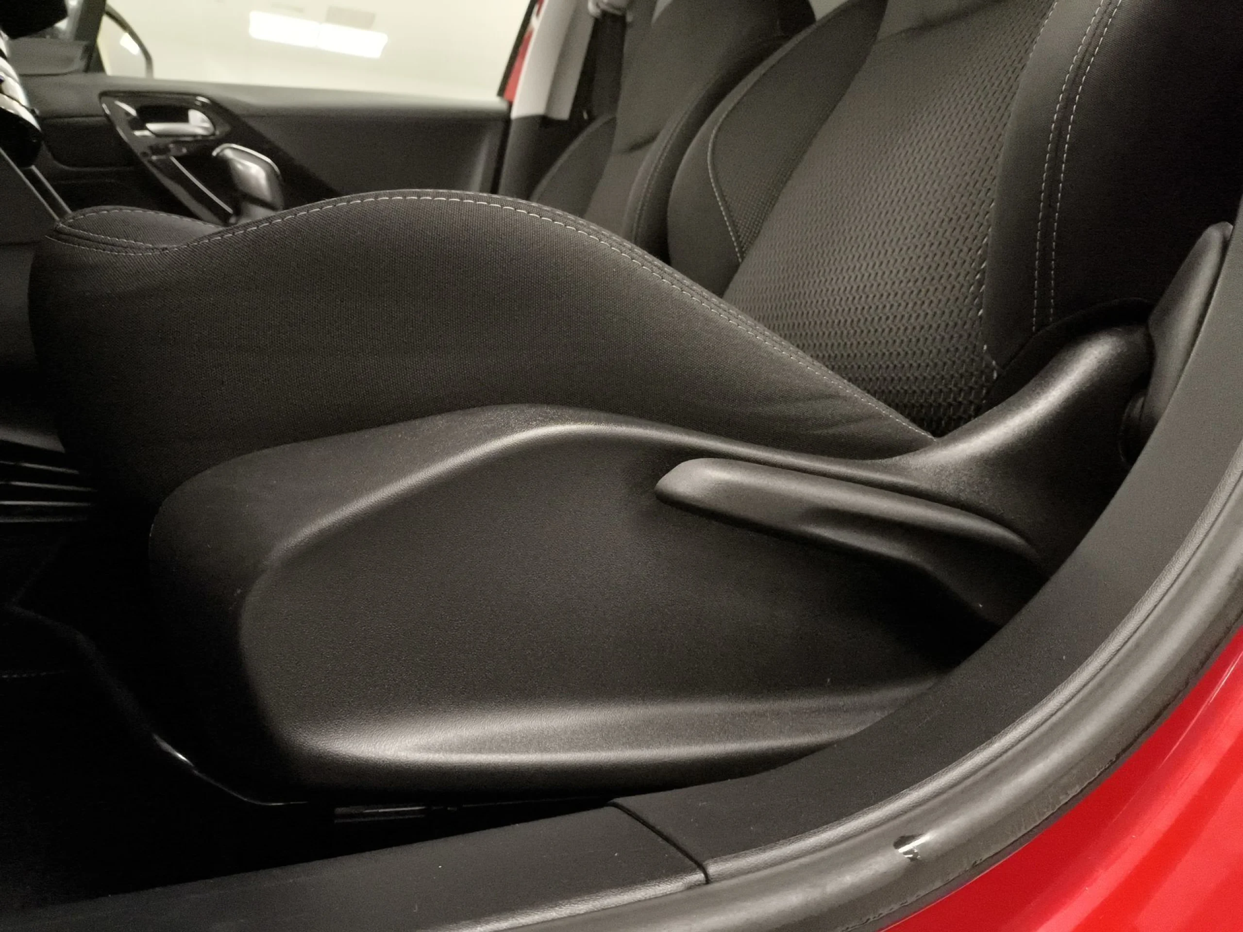 Peugeot 208 1.2L PureTech Allure  81 kW (110 CV) - Foto 9