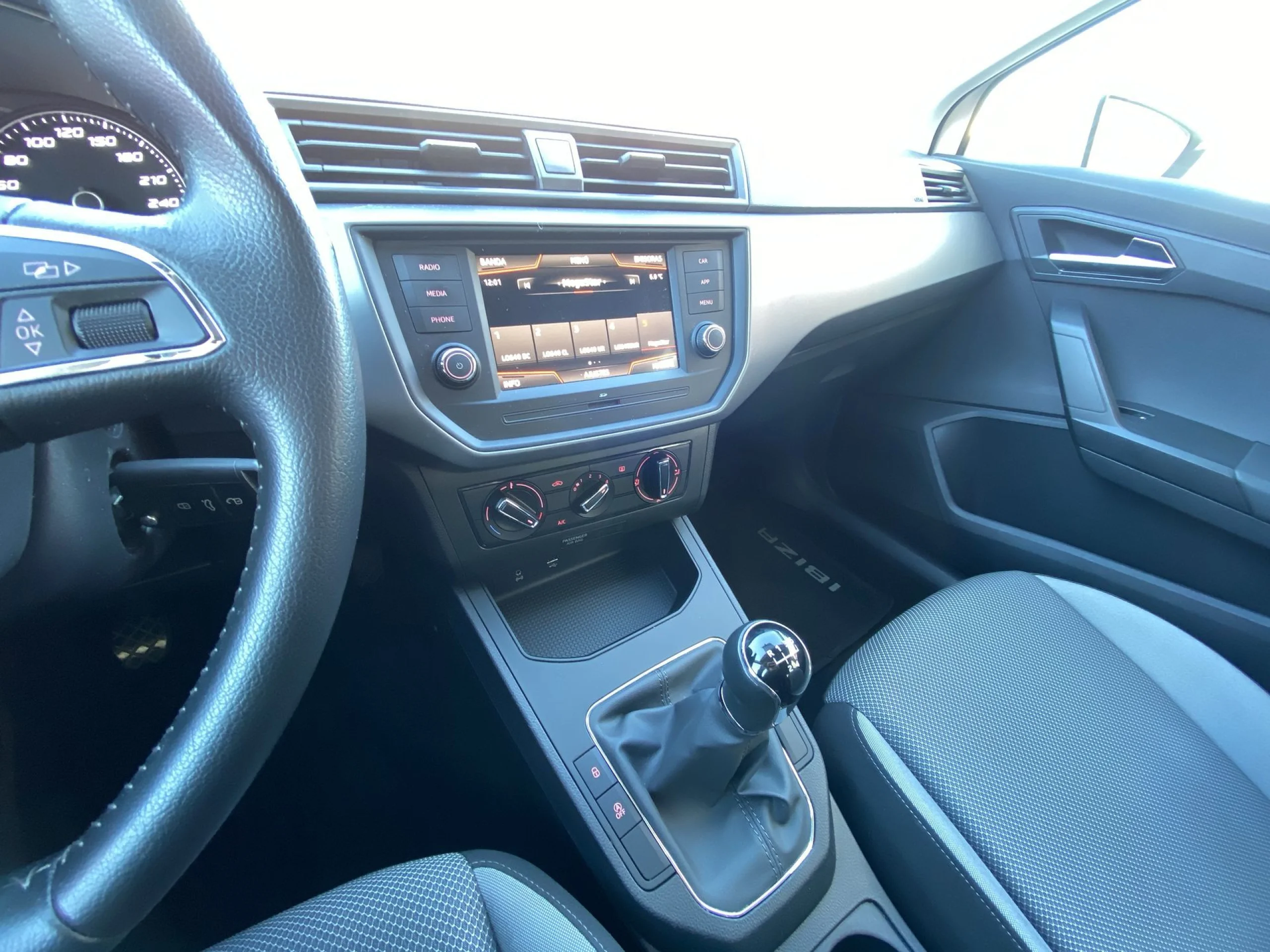 Seat Ibiza 1.0 EcoTSI SANDS Style 70 kW (95 CV) - Foto 16