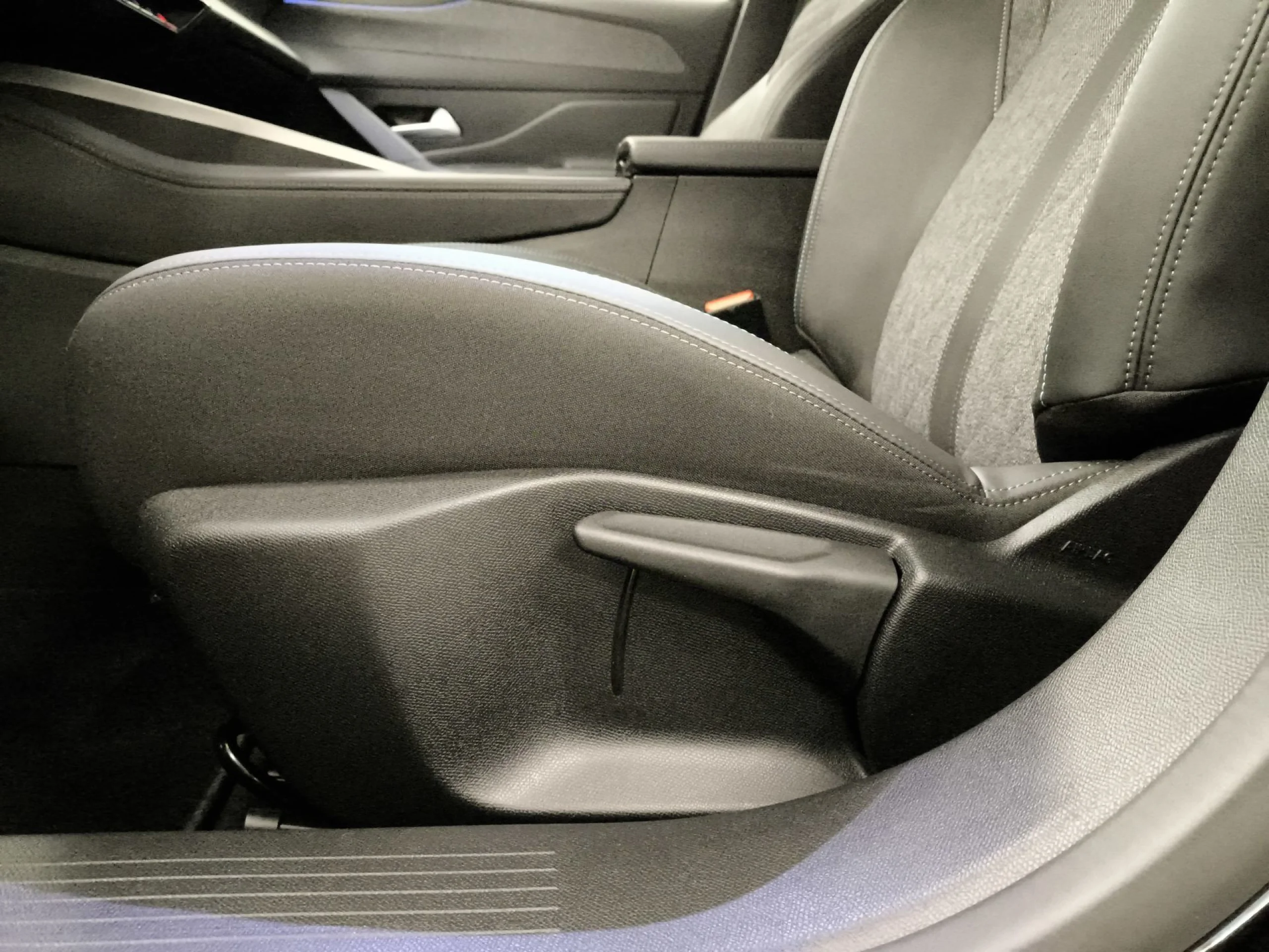Peugeot 408 Puretech 130 Allure EAT8 96 kW (130 CV) - Foto 9