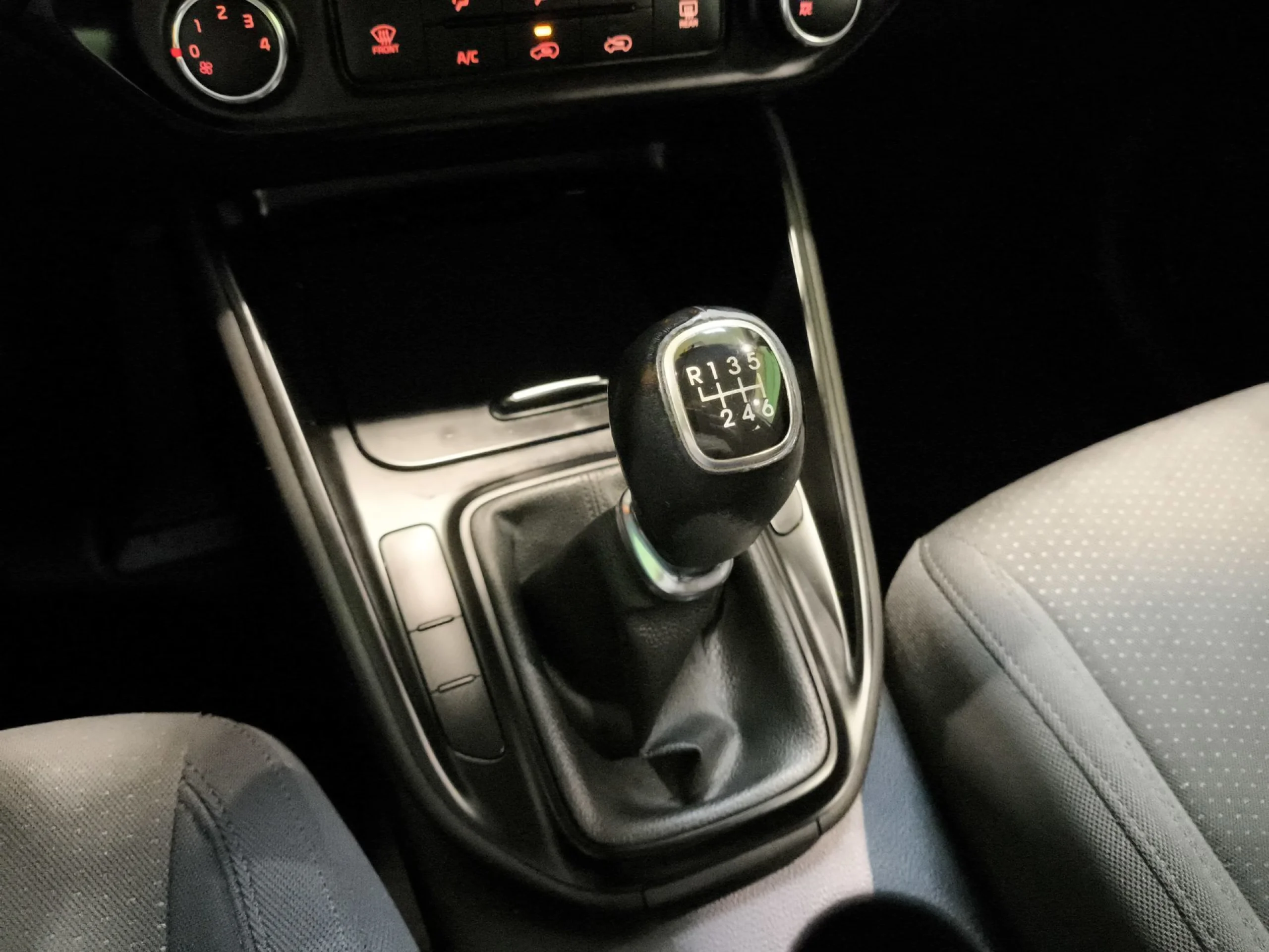 Kia Carens 1.6 GDi Concept 99 kW (135 CV) - Foto 15