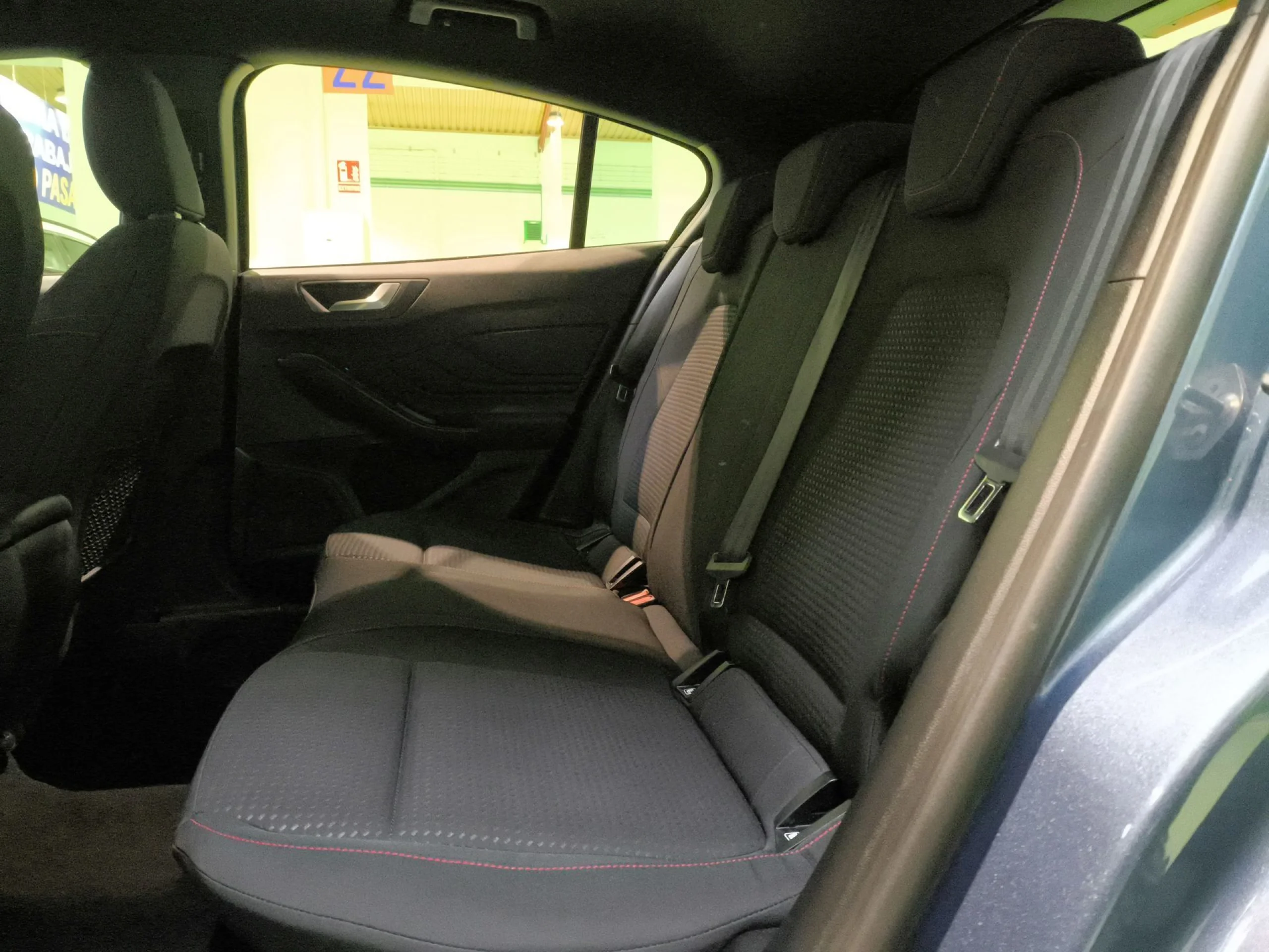 Ford Focus 1.0 Ecoboost SANDS ST-Line Auto 92 kW (125 CV) - Foto 18