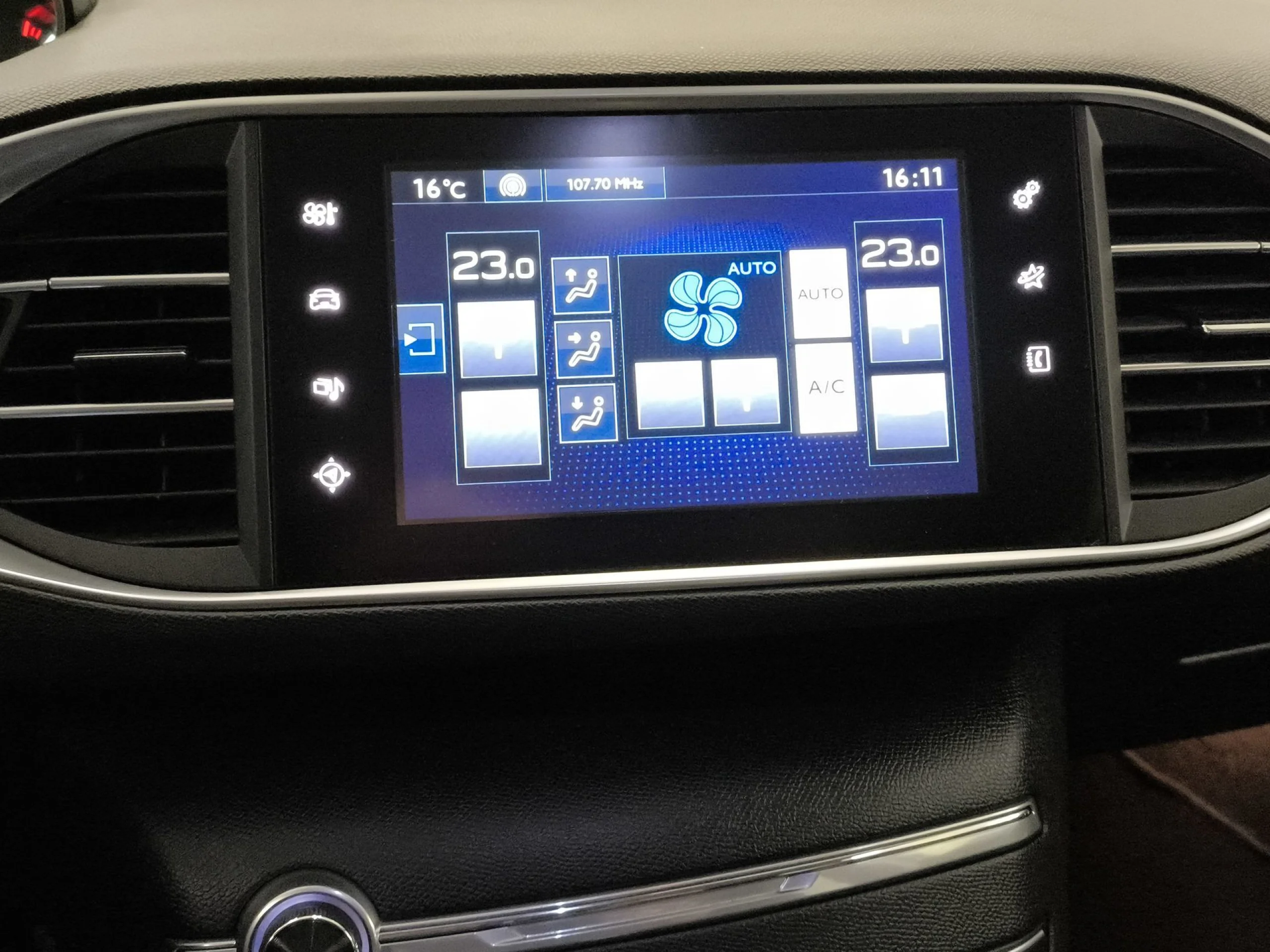Peugeot 308 PureTech 130 SANDS Allure 96 kW (130 CV) - Foto 15