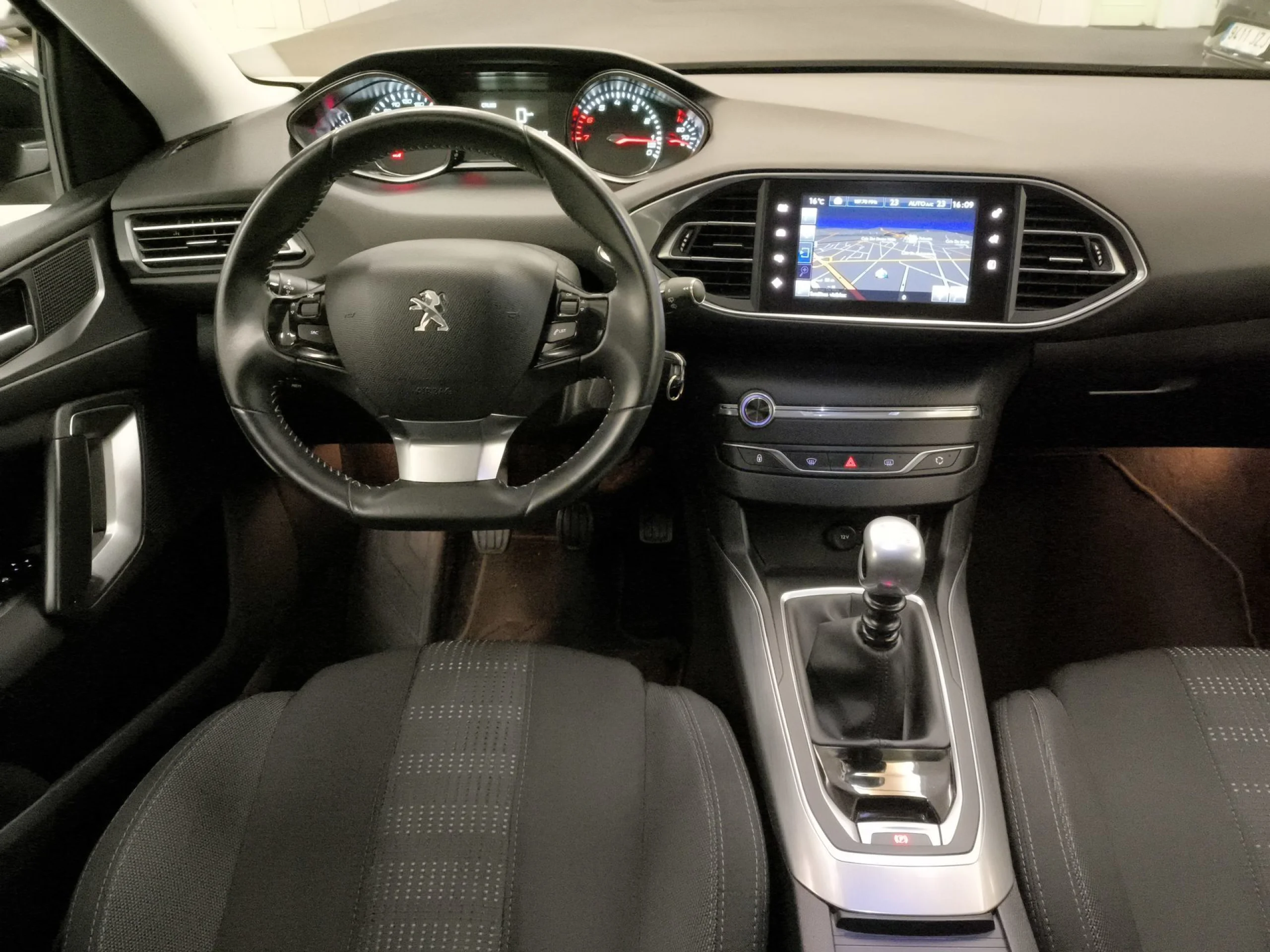 Peugeot 308 PureTech 130 SANDS Allure 96 kW (130 CV) - Foto 17