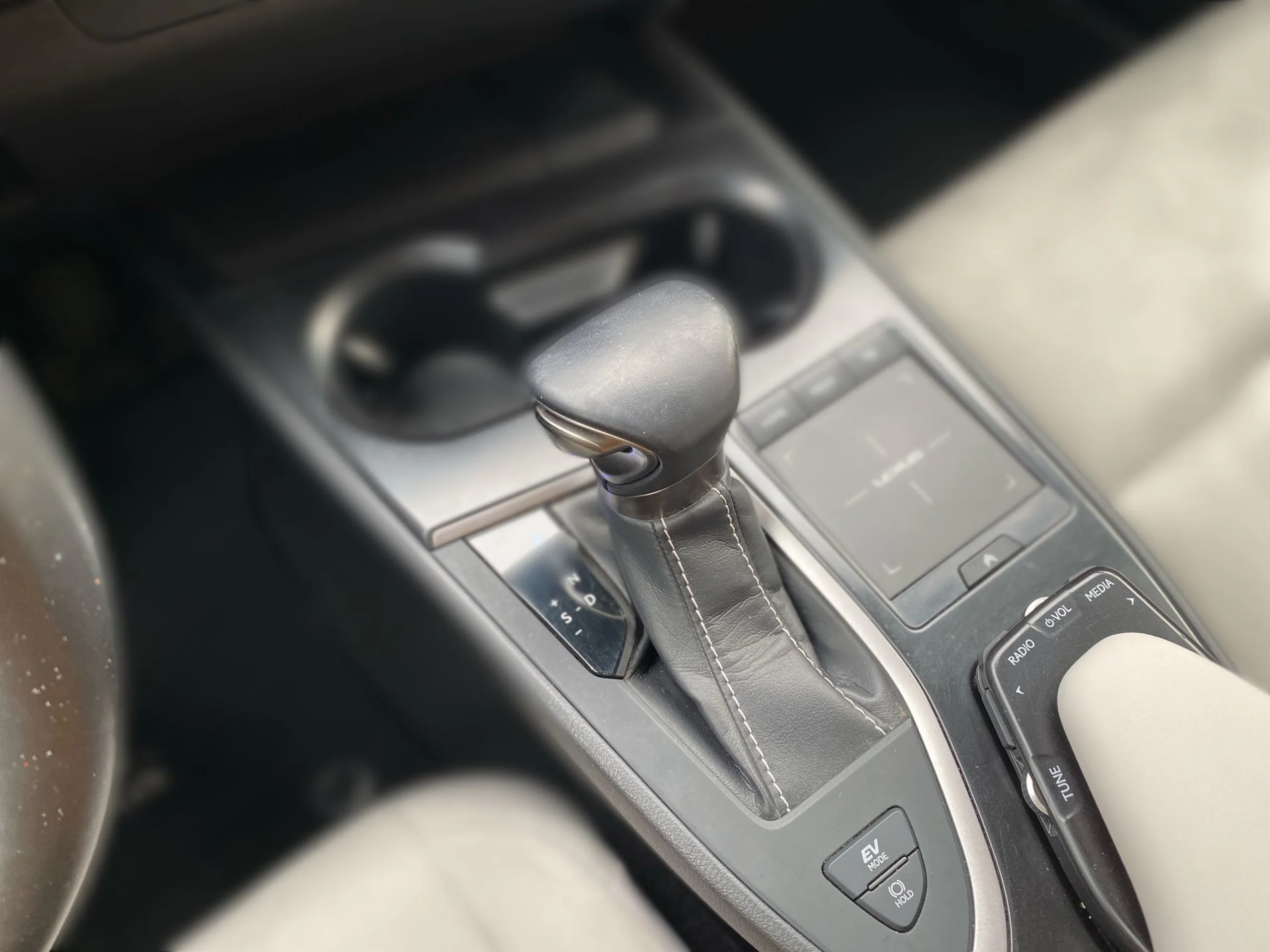Lexus Ux 250h Business 2WD 135 kW (184 CV) - Foto 16
