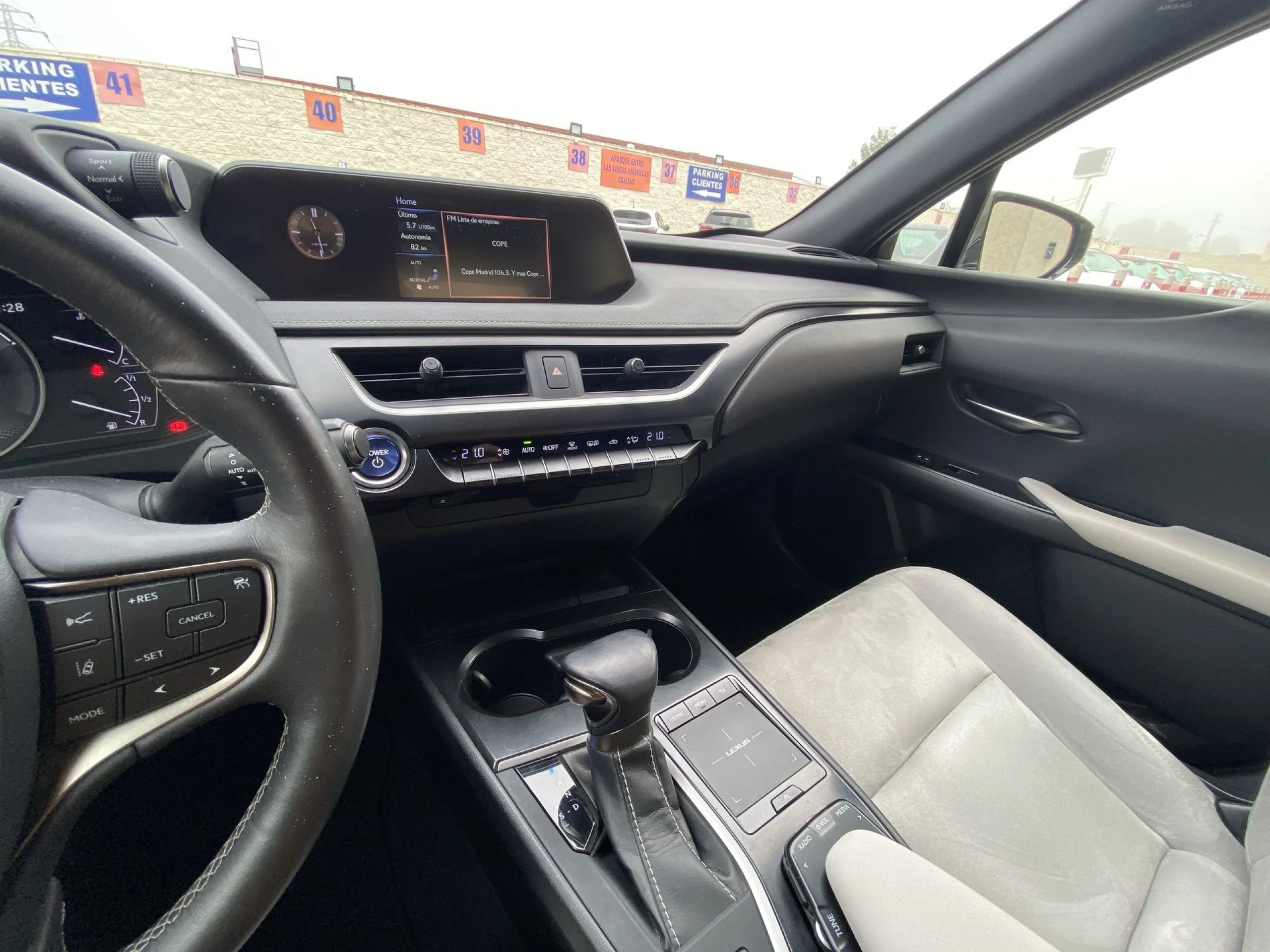 Lexus Ux 250h Business 2WD 135 kW (184 CV) - Foto 17