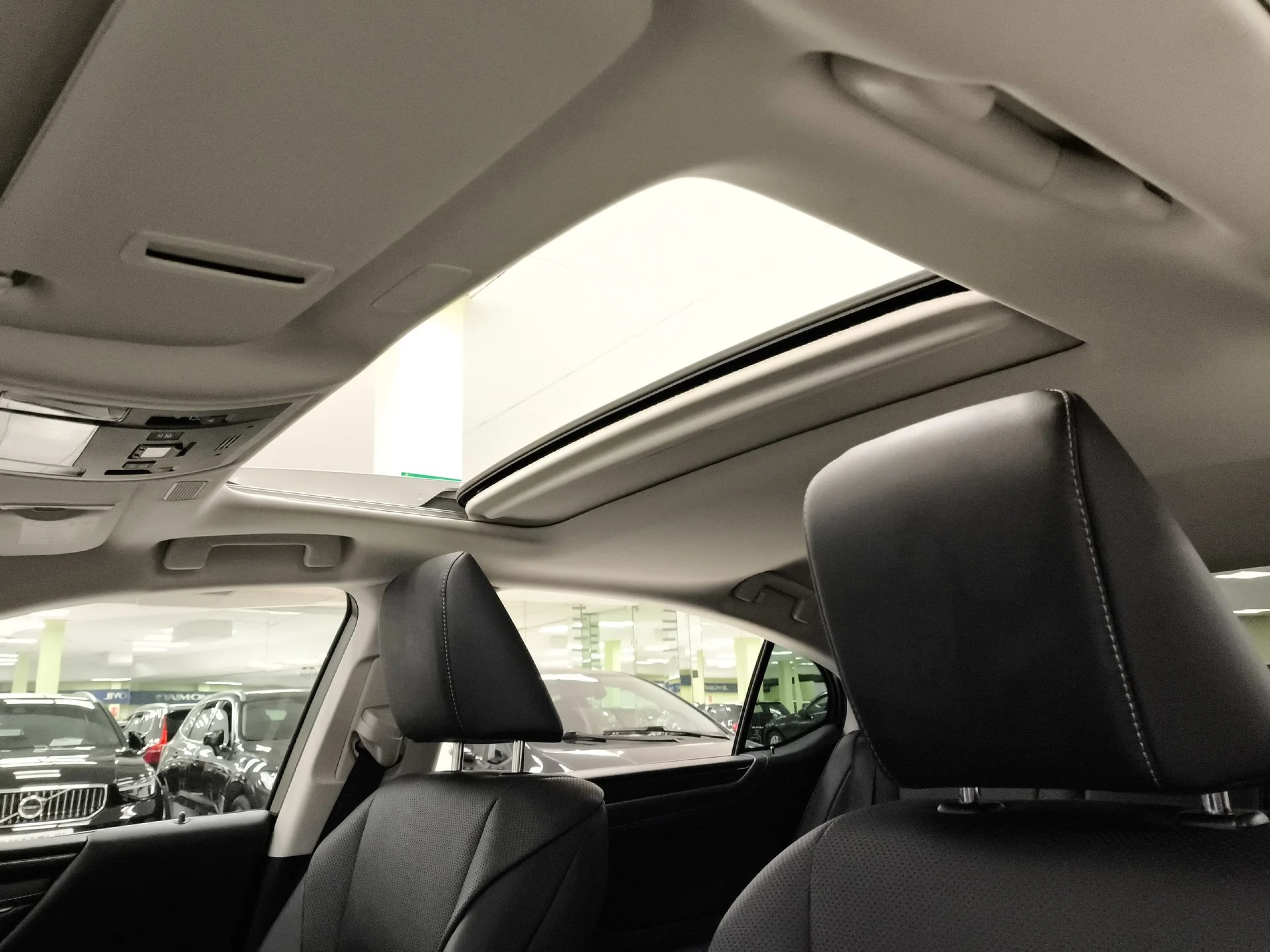 Lexus ES 300h Business 160 kW (218 CV) - Foto 19